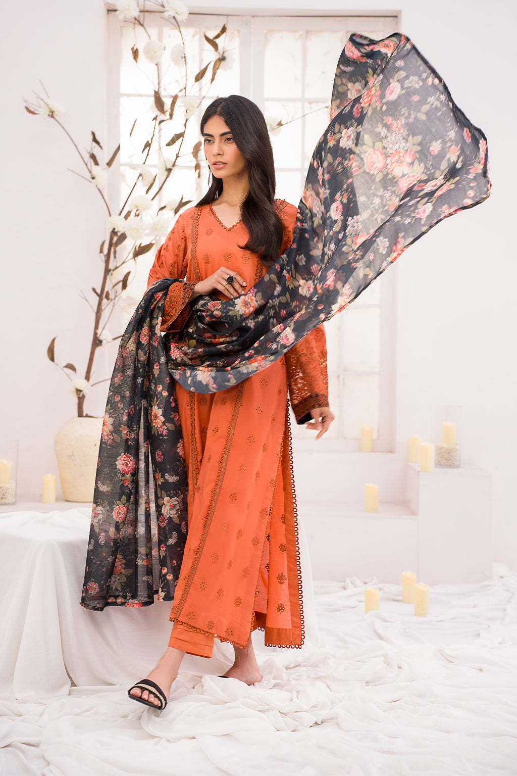 Iznik | Lawnkari 24 | UE-162 LEAFLET - House Of Hania