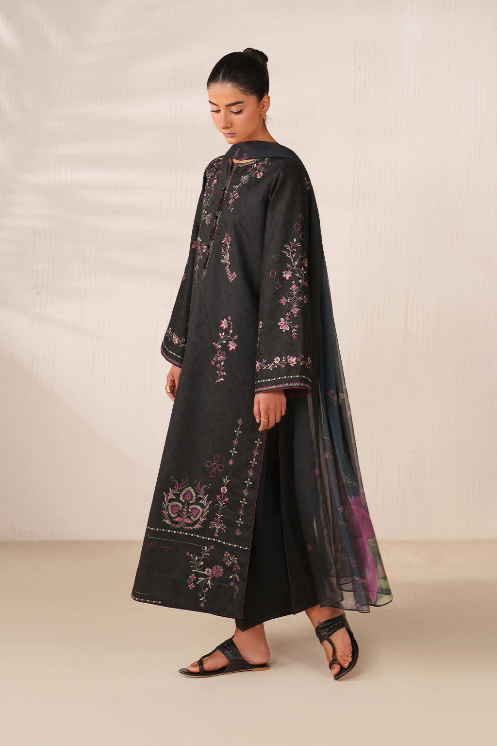 Iznik | Ramadan Edit | UE-595 Embroidered Lawn - House Of Hania