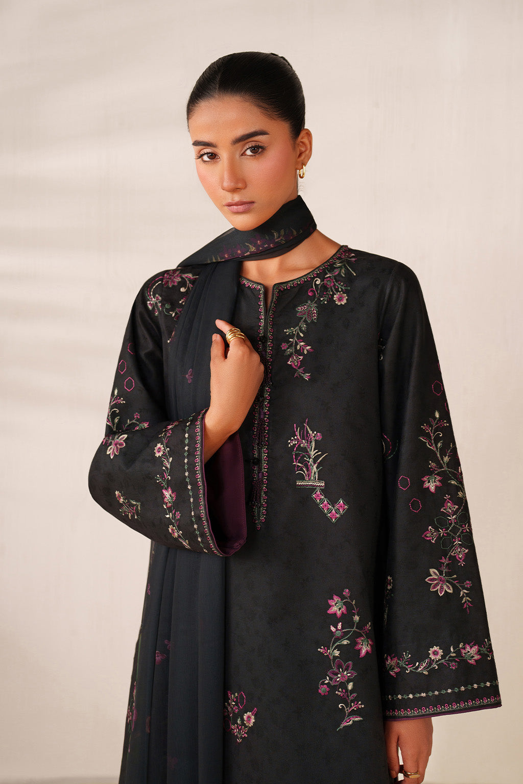 Iznik | Ramadan Edit | UE-595 Embroidered Lawn - House Of Hania