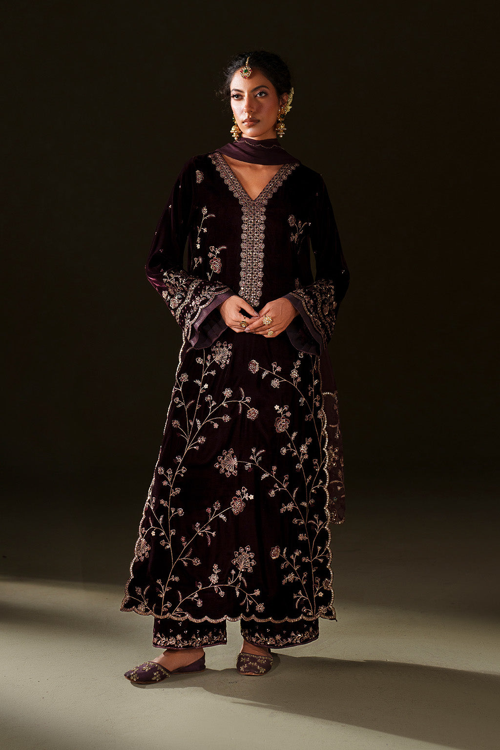 Iznik | Velvet 25 | IV-70 Embroidered Velvet - House Of Hania