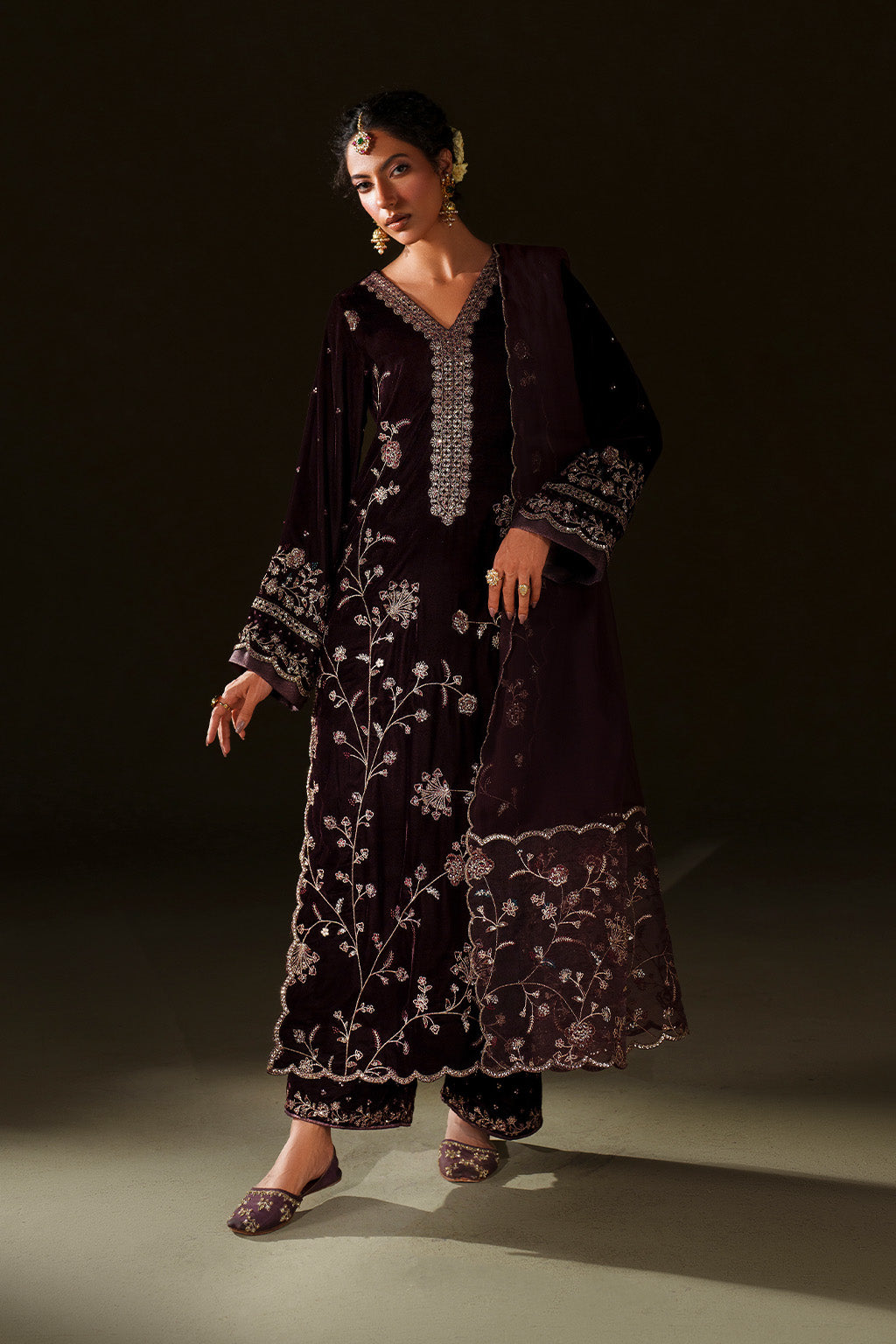 Iznik | Velvet 25 | IV-70 Embroidered Velvet - House Of Hania