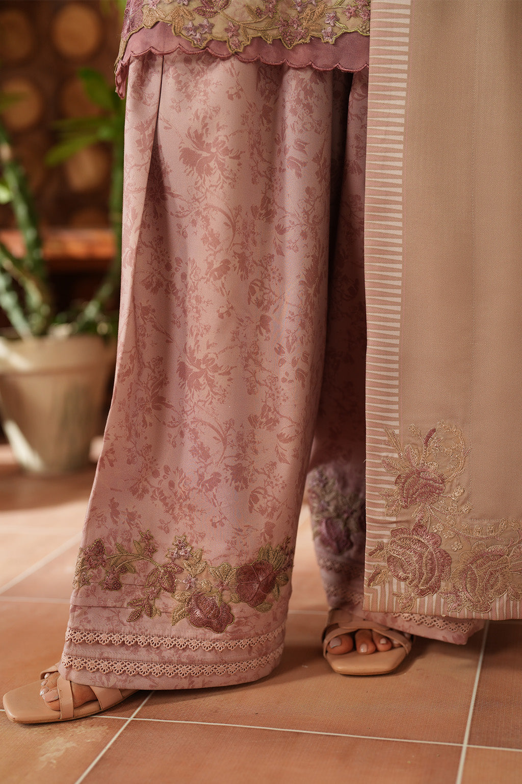 Iznik | Winter 25 | IPF-09 - House Of Hania