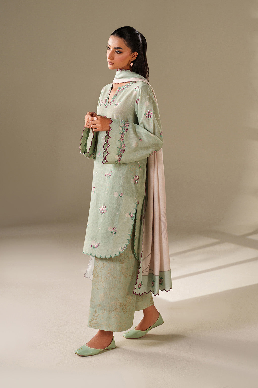 Iznik | Winter Chapter 25 | UE-563 Printed Khaddar - House Of Hania