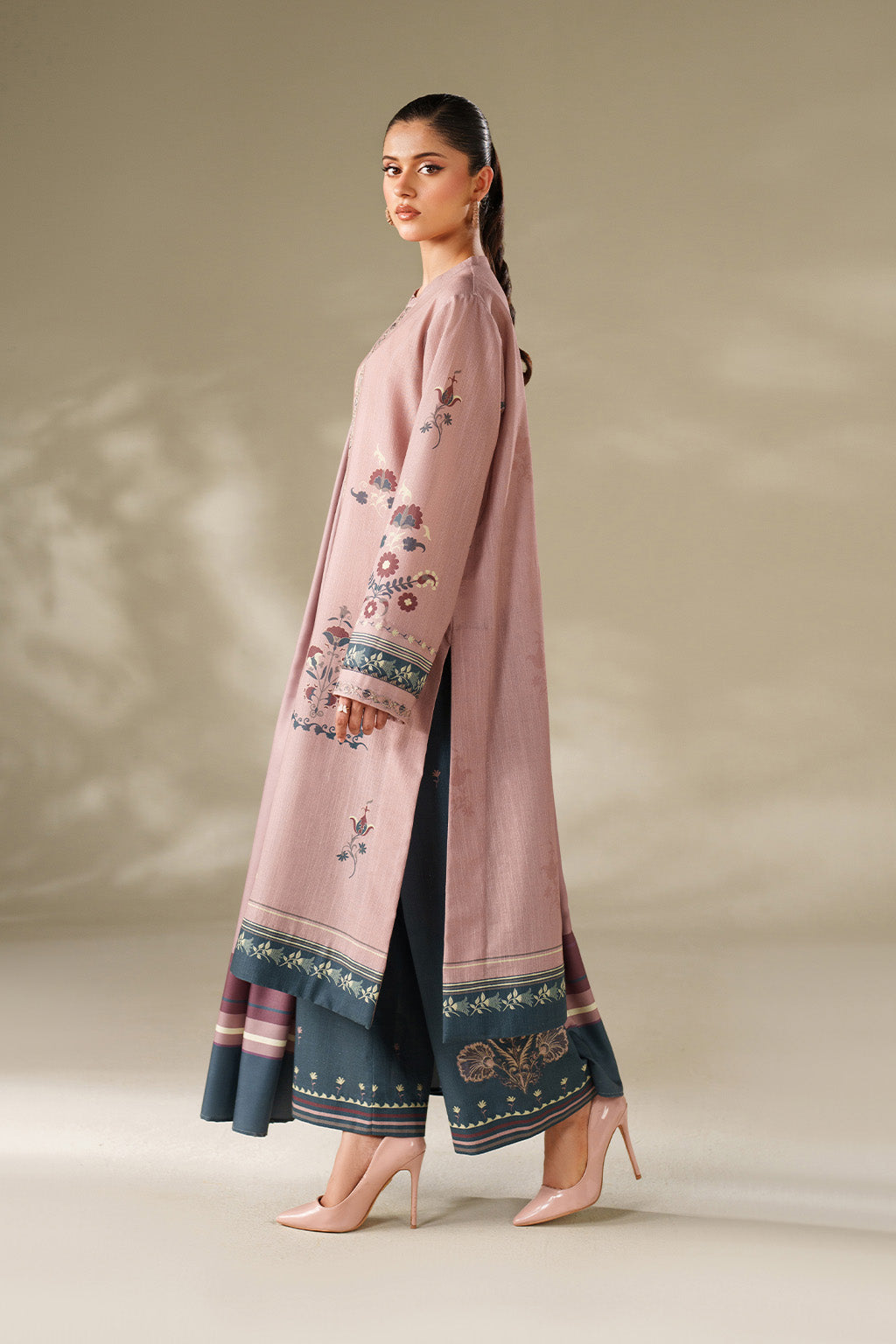 Iznik | Winter Chapter 25 | UE-569 Printed Khaddar - House Of Hania