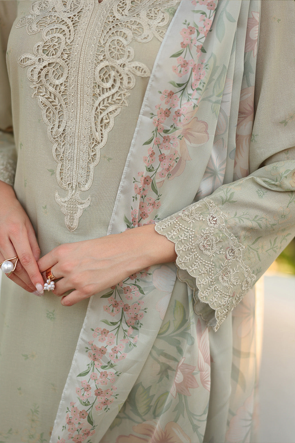 Iznik | lawn 26 | UE-490 - House Of Hania