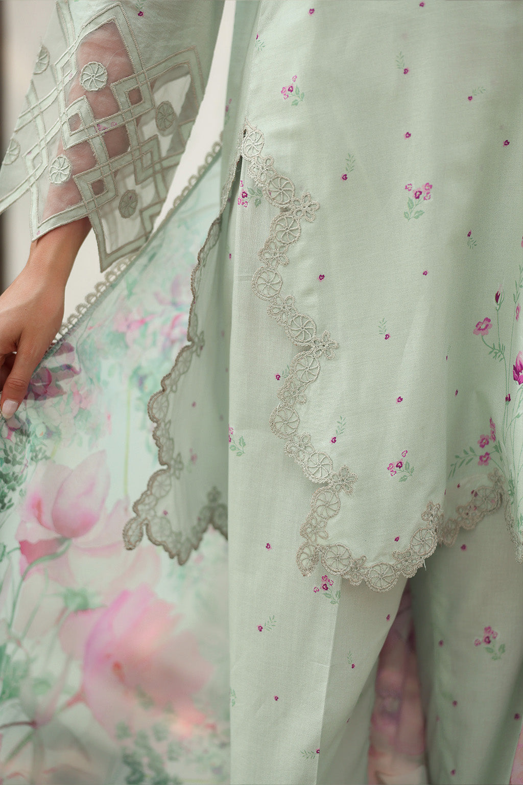 Iznik | lawn 26 | UE-500 - House Of Hania