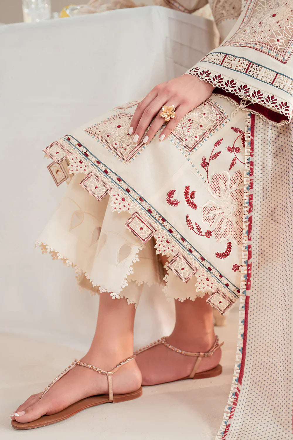 Jazmin | Iris EMBROIDERED LAWN IL'25-D02 - House Of Hania