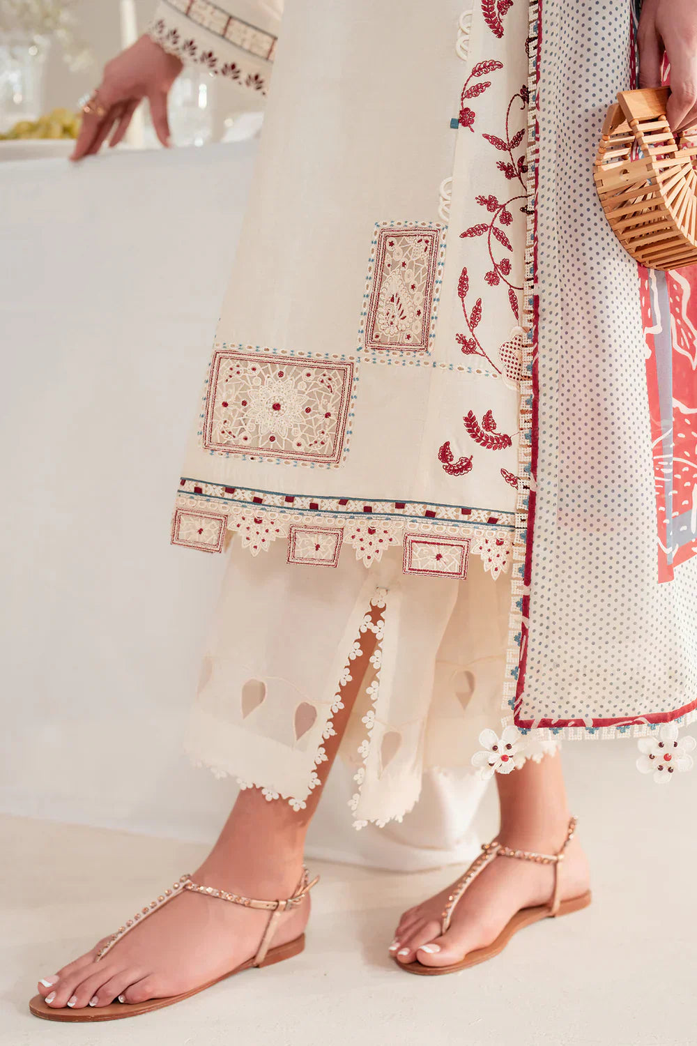 Jazmin | Iris EMBROIDERED LAWN IL'25-D02 - House Of Hania