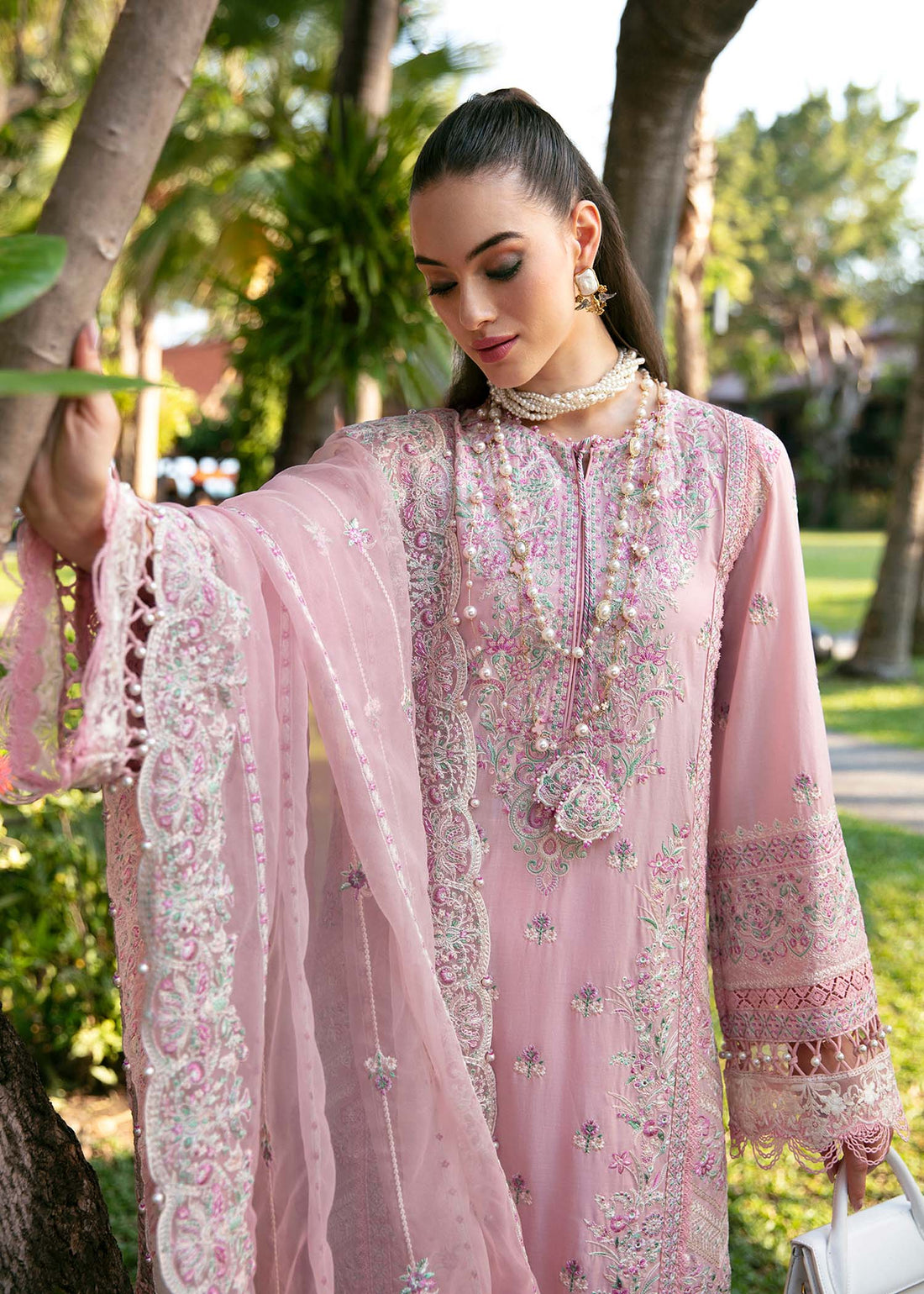 Kanwal Malik | Sareen Luxury Lawn 24 | Misty - House Of Hania
