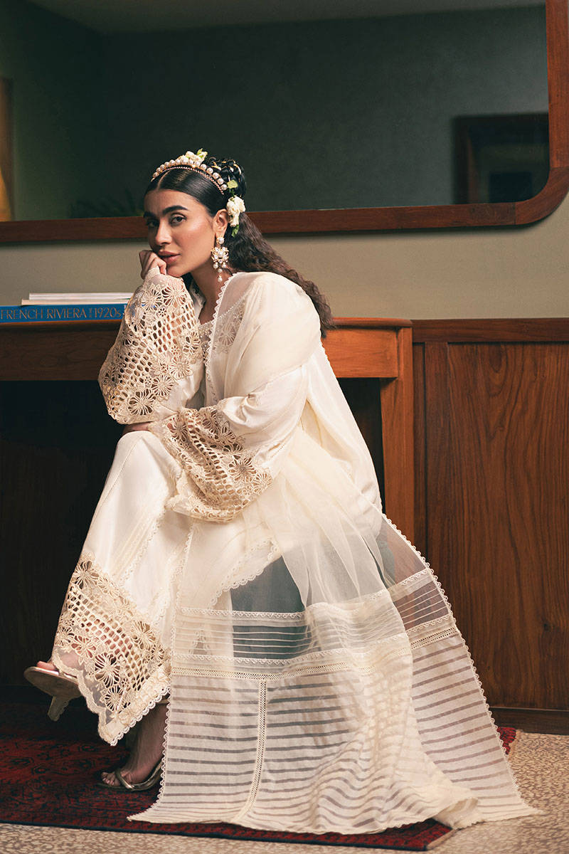 MNR | Chaye Coffee Luxury Pret | Snowy Whisper - House Of Hania