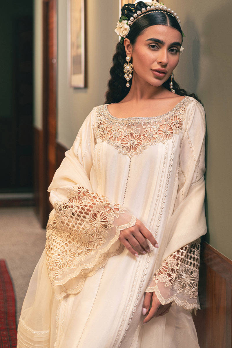 MNR | Chaye Coffee Luxury Pret | Snowy Whisper - House Of Hania