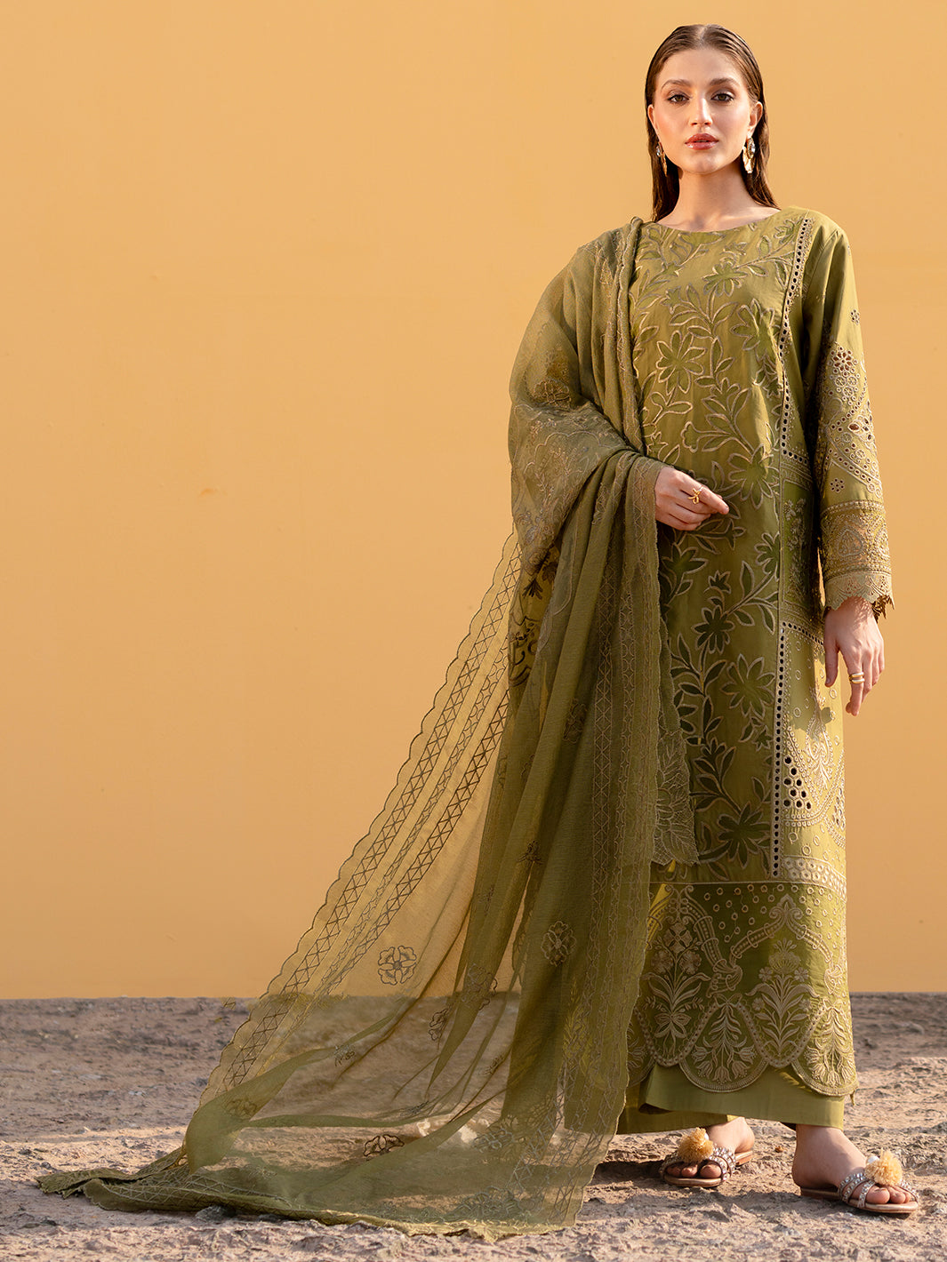 Mahnur | Sirena Luxury Lawn 25 | Adrienne - House Of Hania
