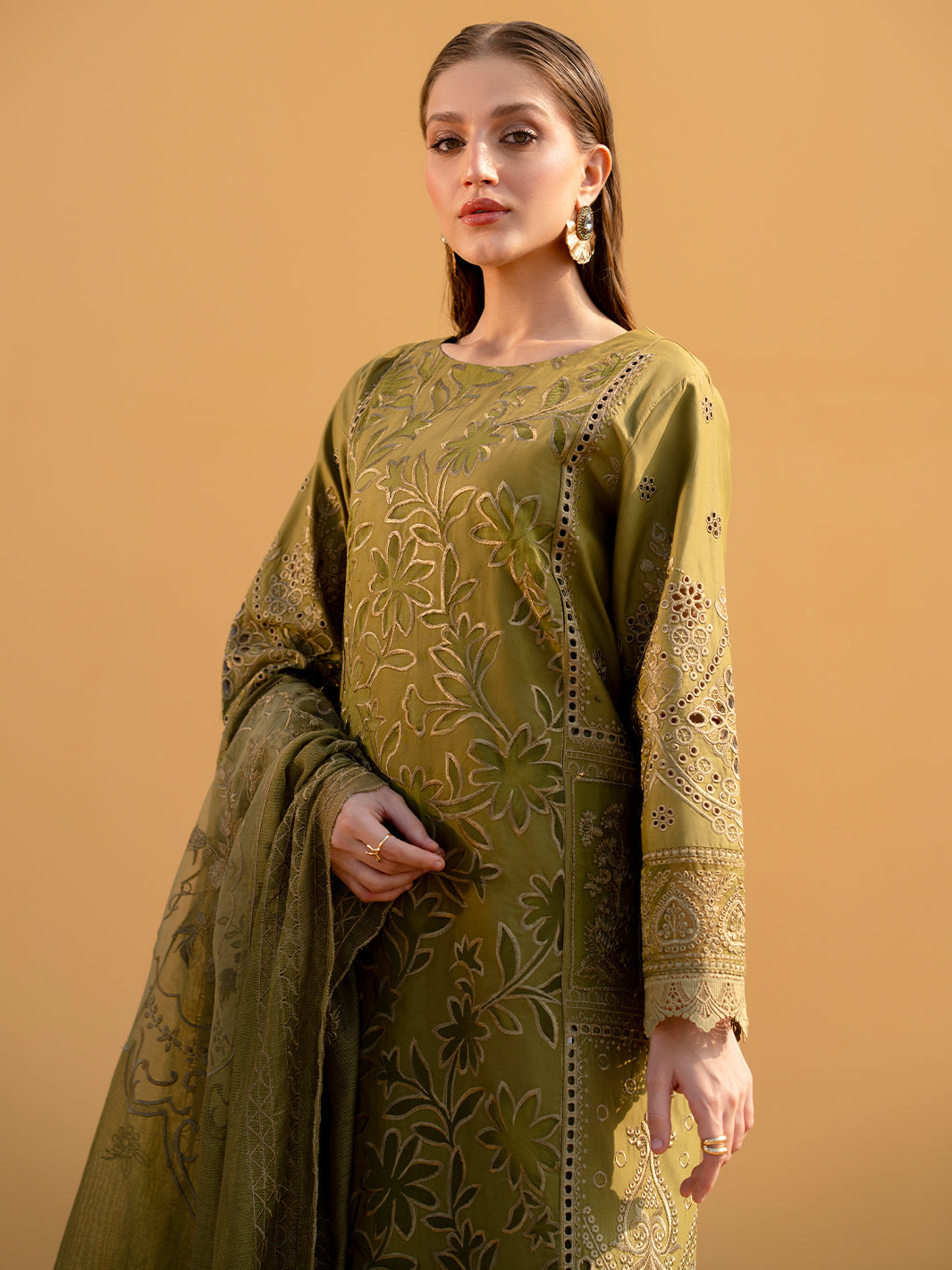Mahnur | Sirena Luxury Lawn 25 | Adrienne - House Of Hania