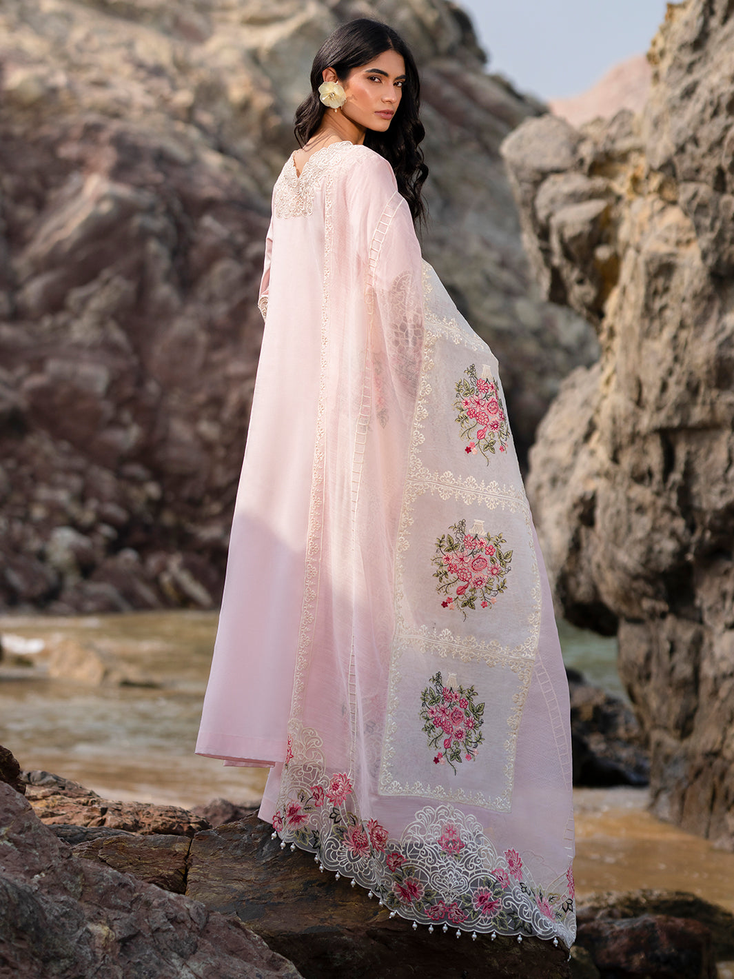 Mahnur | Sirena Luxury Lawn 25 | Azalea - House Of Hania