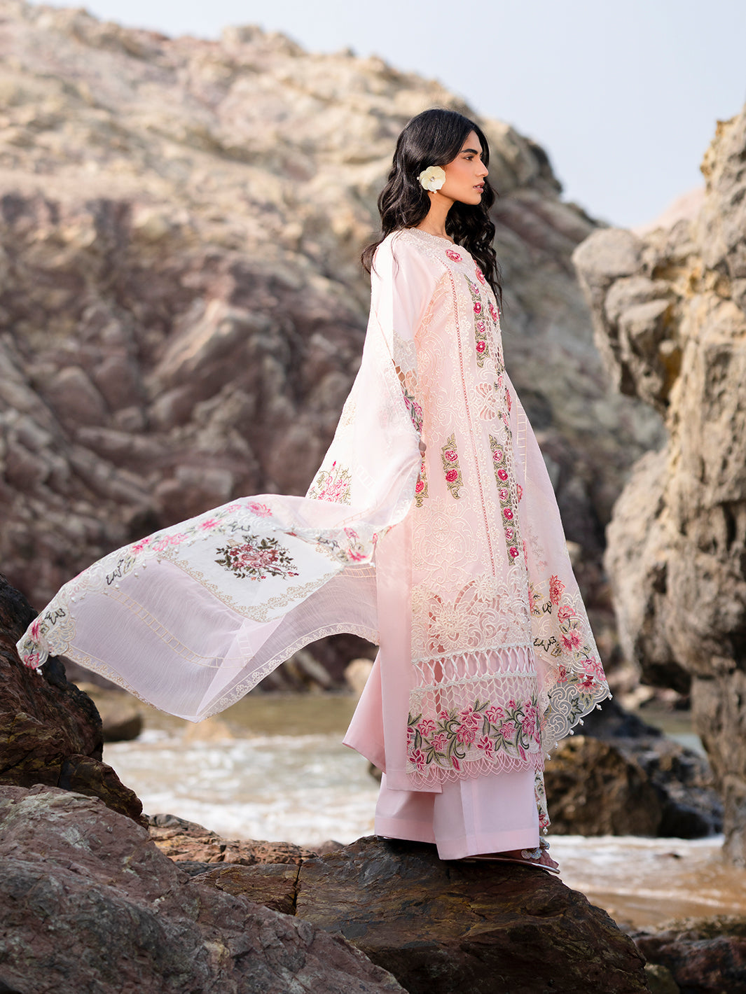 Mahnur | Sirena Luxury Lawn 25 | Azalea - House Of Hania