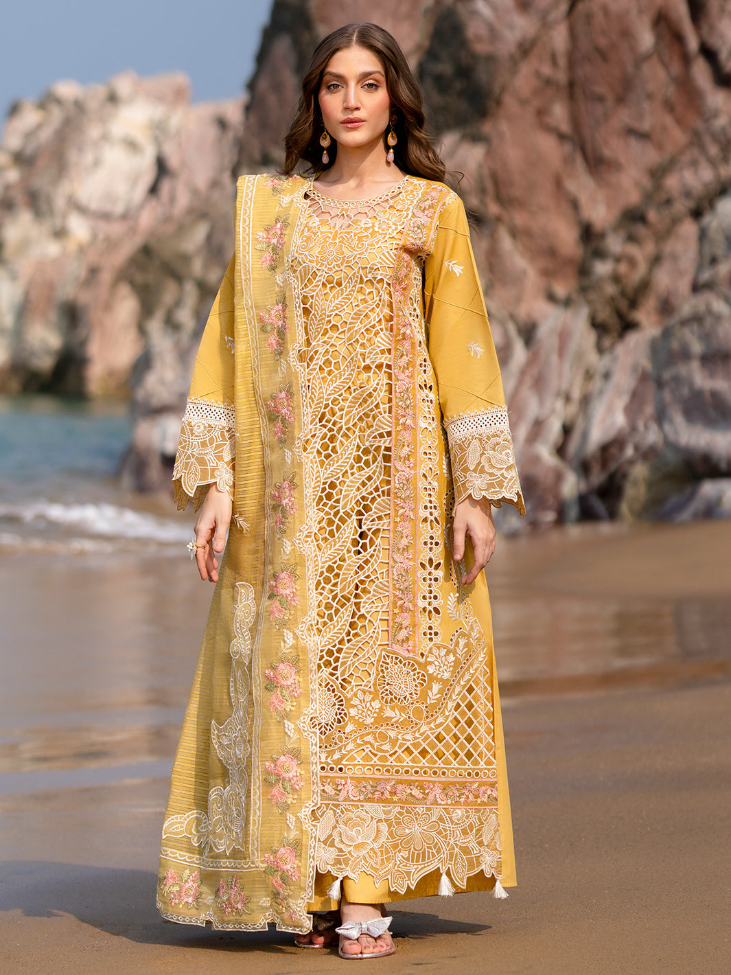 Mahnur | Sirena Luxury Lawn 25 | Dahlia - House Of Hania