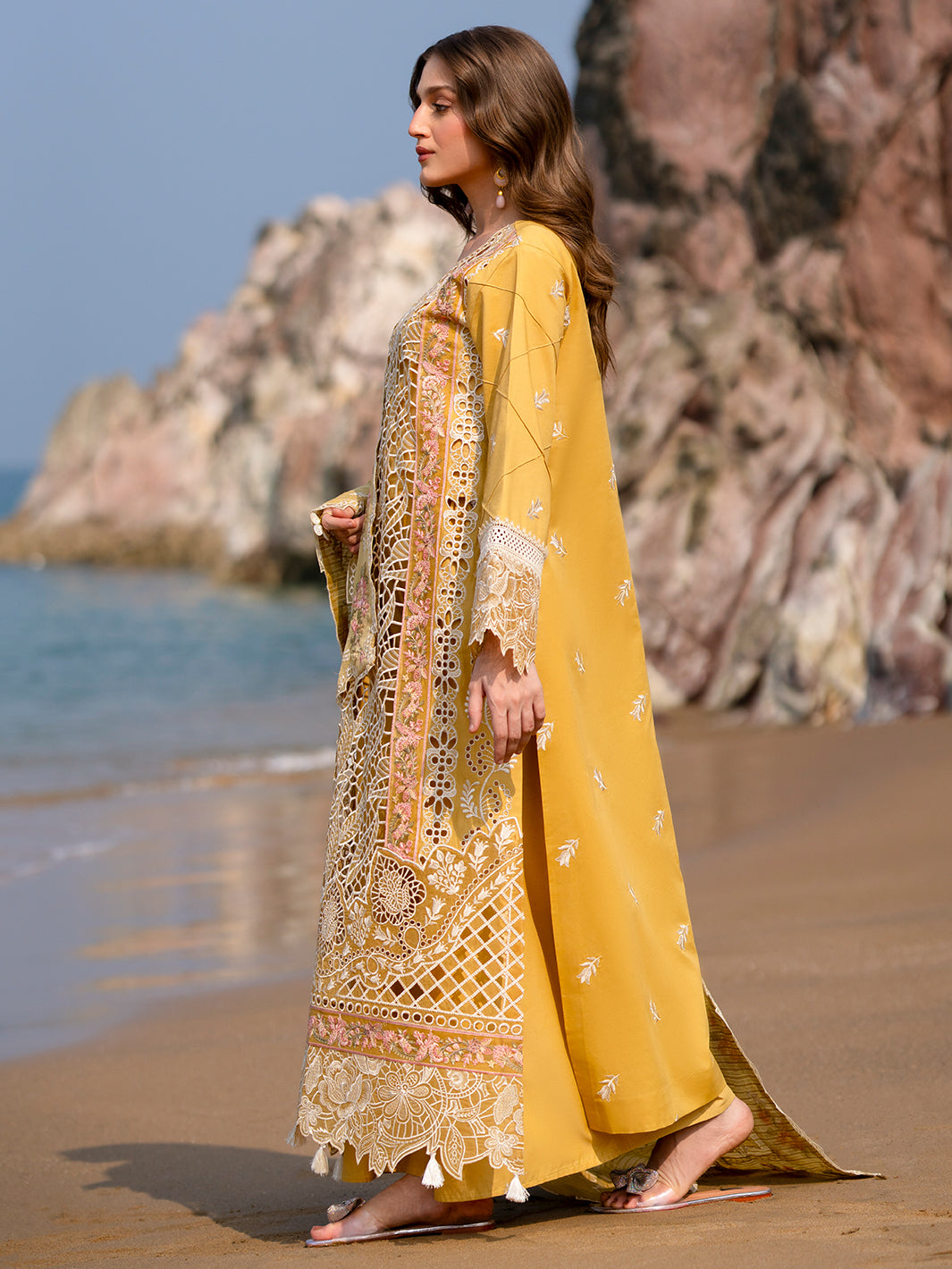 Mahnur | Sirena Luxury Lawn 25 | Dahlia - House Of Hania