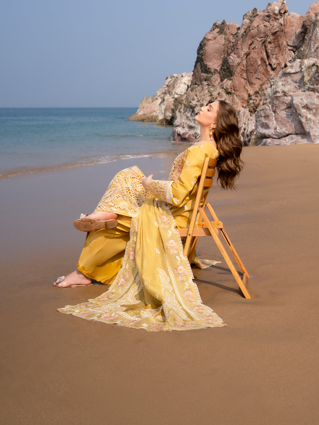Mahnur | Sirena Luxury Lawn 25 | Dahlia - House Of Hania