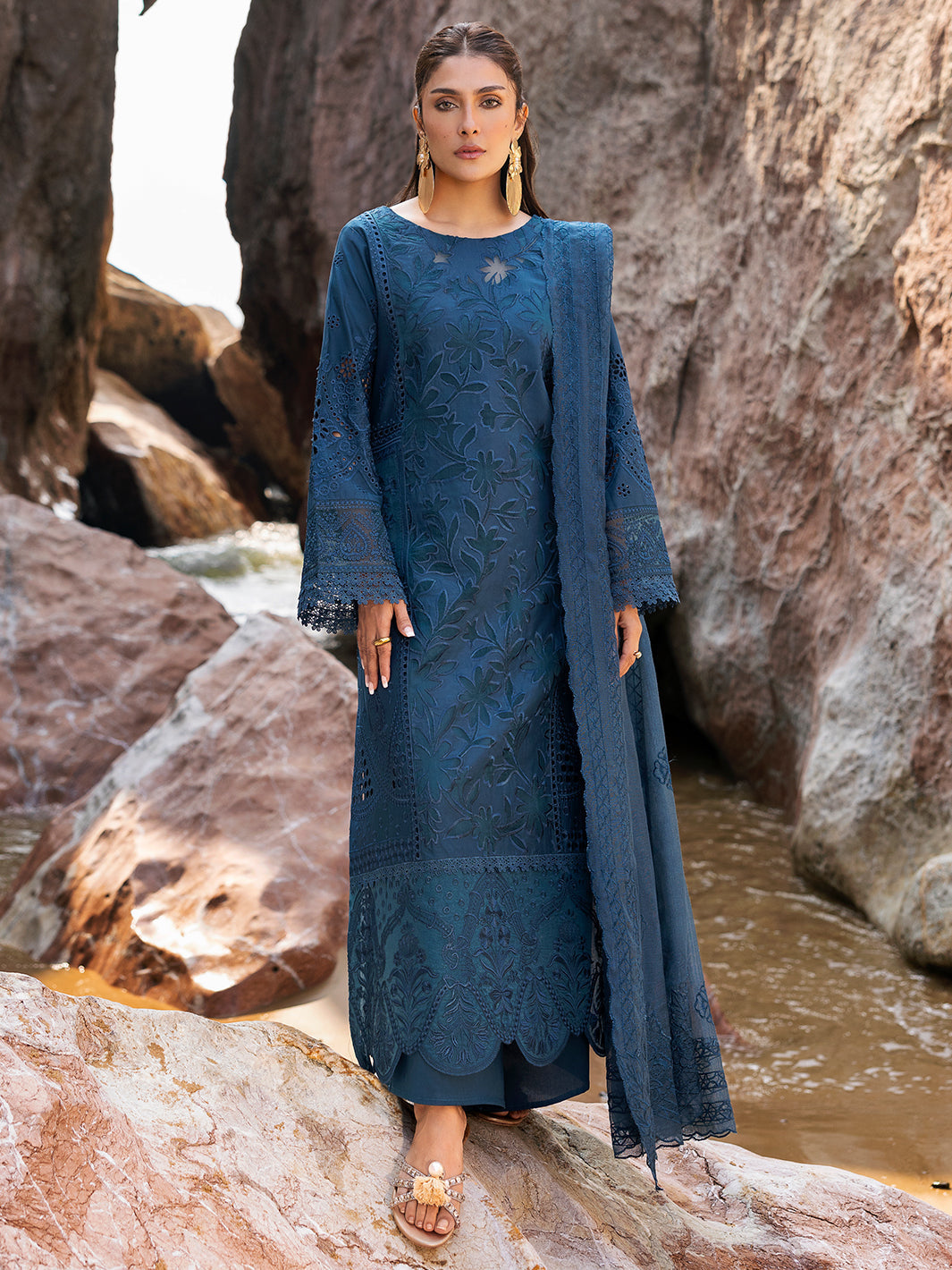 Mahnur | Sirena Luxury Lawn 25 | Iris - House Of Hania