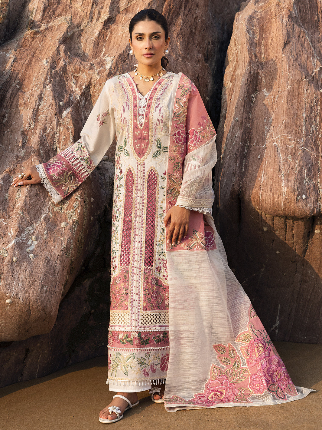 Mahnur | Sirena Luxury Lawn 25 | Magnolia - House Of Hania