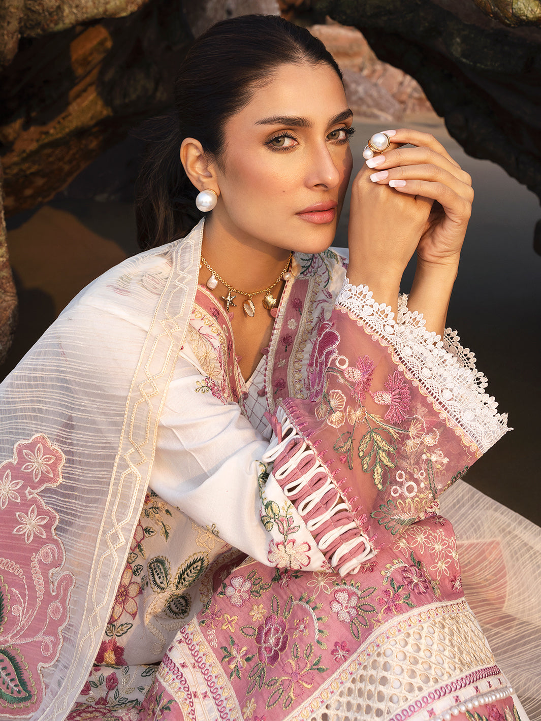 Mahnur | Sirena Luxury Lawn 25 | Magnolia - House Of Hania