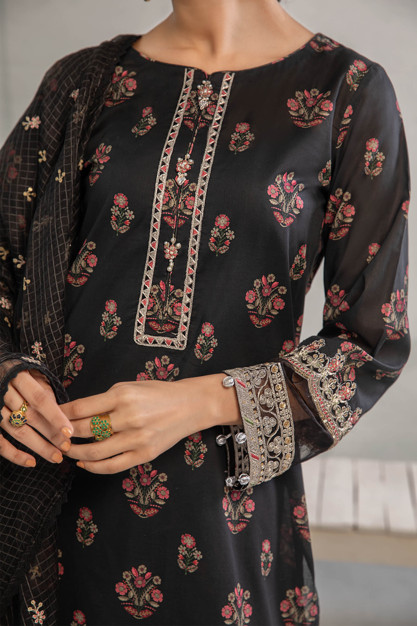Maira B | Ready to Wear | DW-EA23-06R1 - House Of Hania
