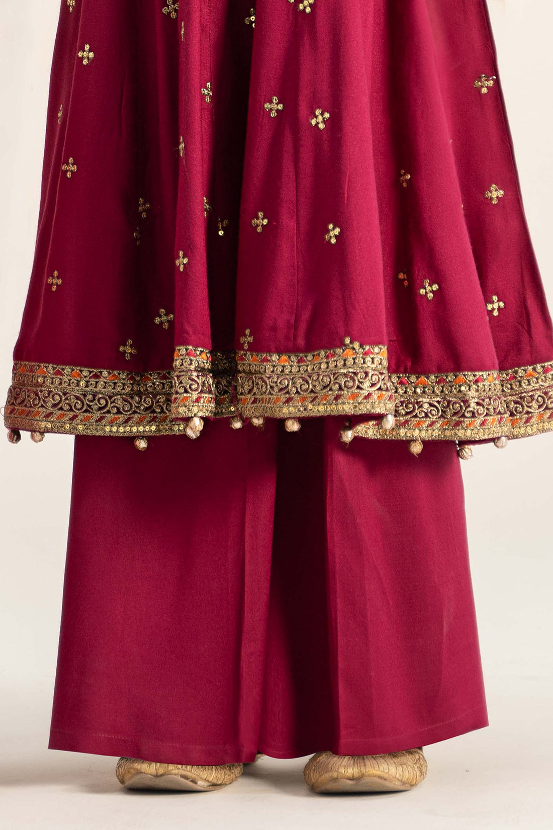 Maria B | 3 Piece Embroidered Linen Suit | MKD-W24-18 - House Of Hania