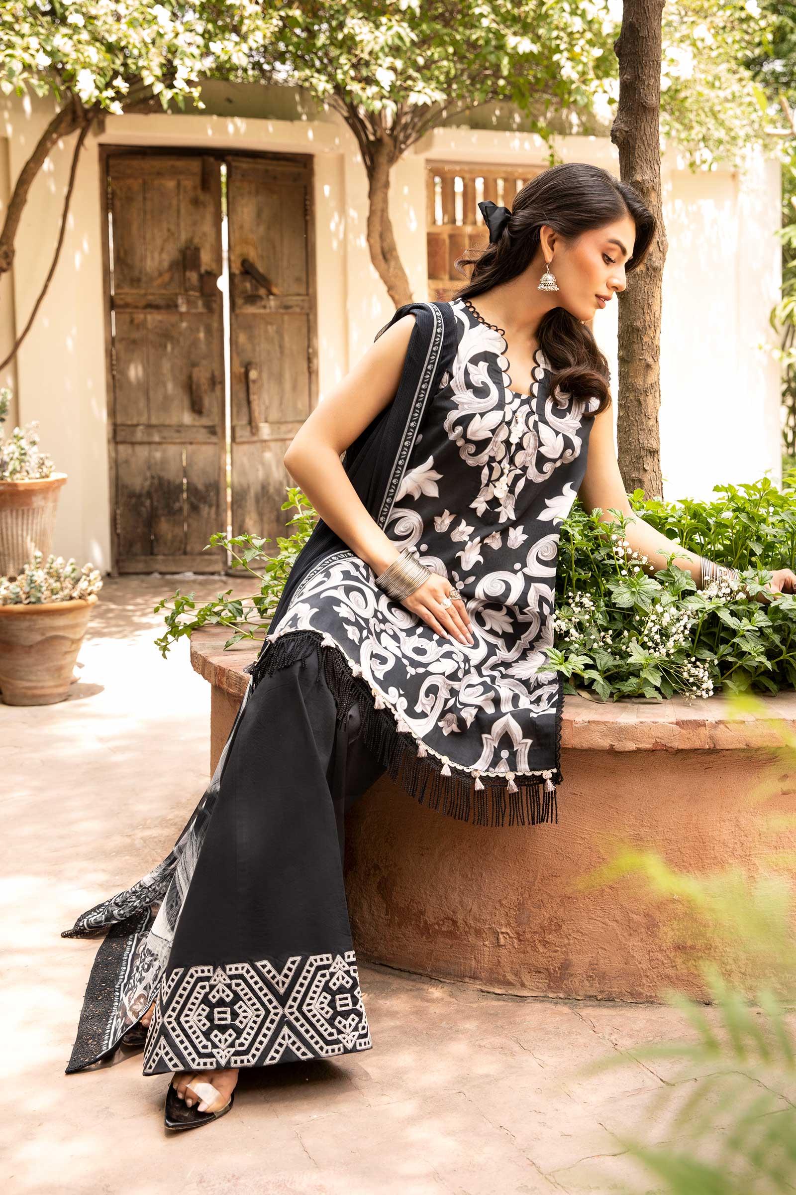 Maria B | Eid Basic Lawn | MB-CUS25-904B - House Of Hania