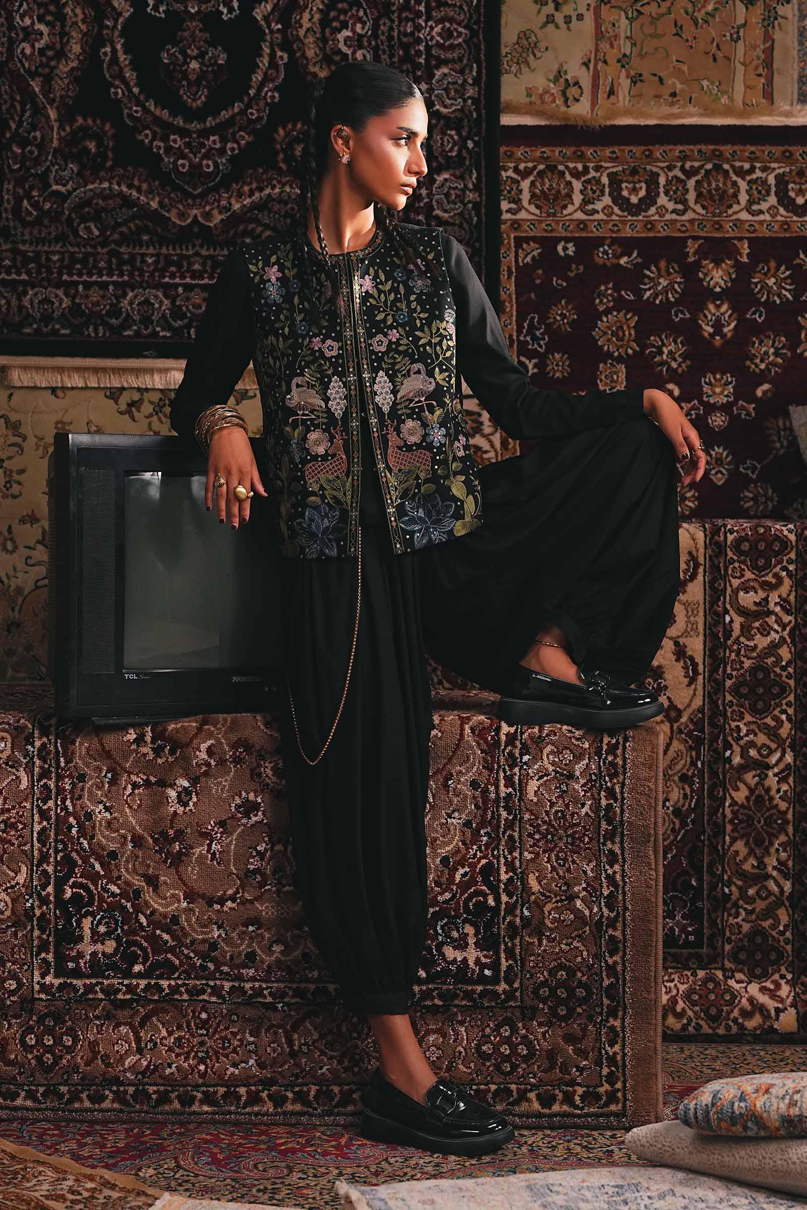 Maria B | Luxury Pret Winter 25 | DW-W25-81 - House Of Hania