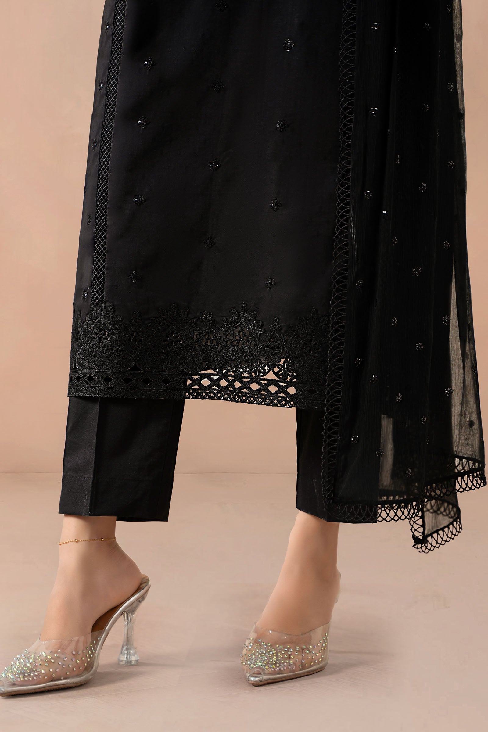 Maria B | Luxury Winter Pret 25 | DW-MN24-12R1-Black - House Of Hania