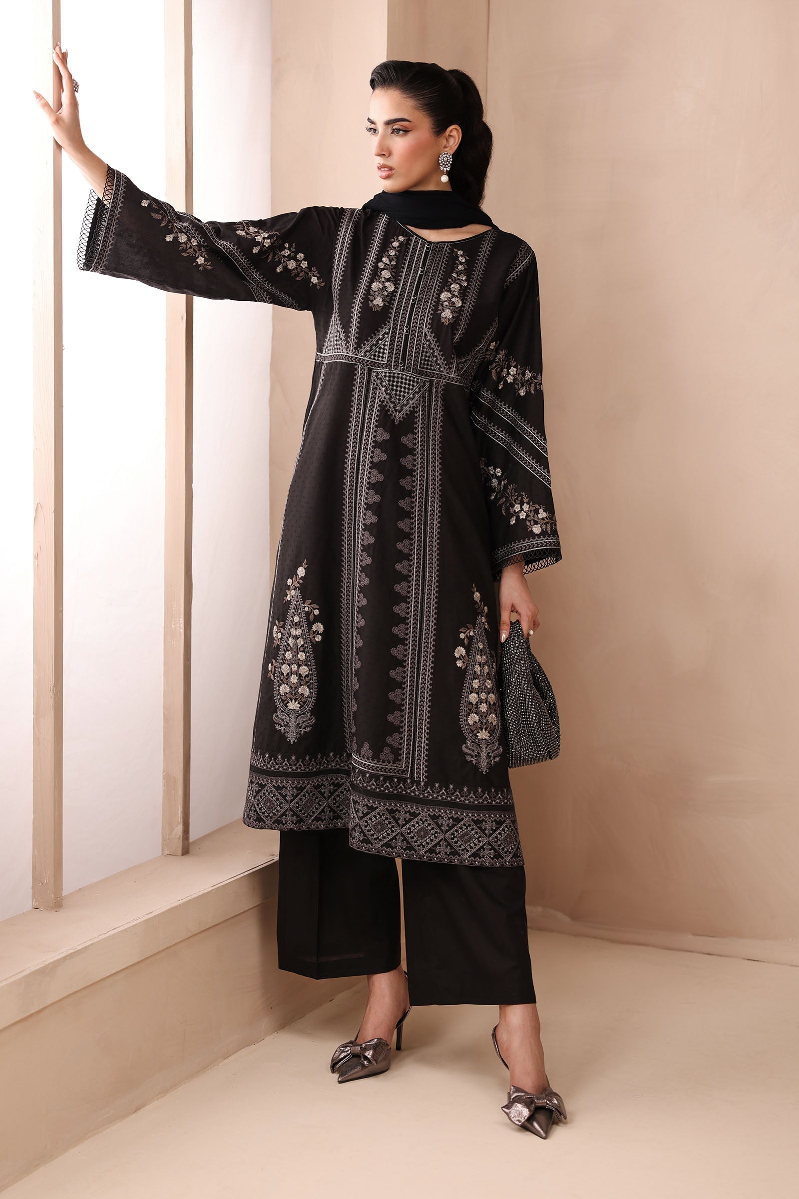 Maria B | Luxury Winter Pret 25 | DW-MN25-10-Black - House Of Hania