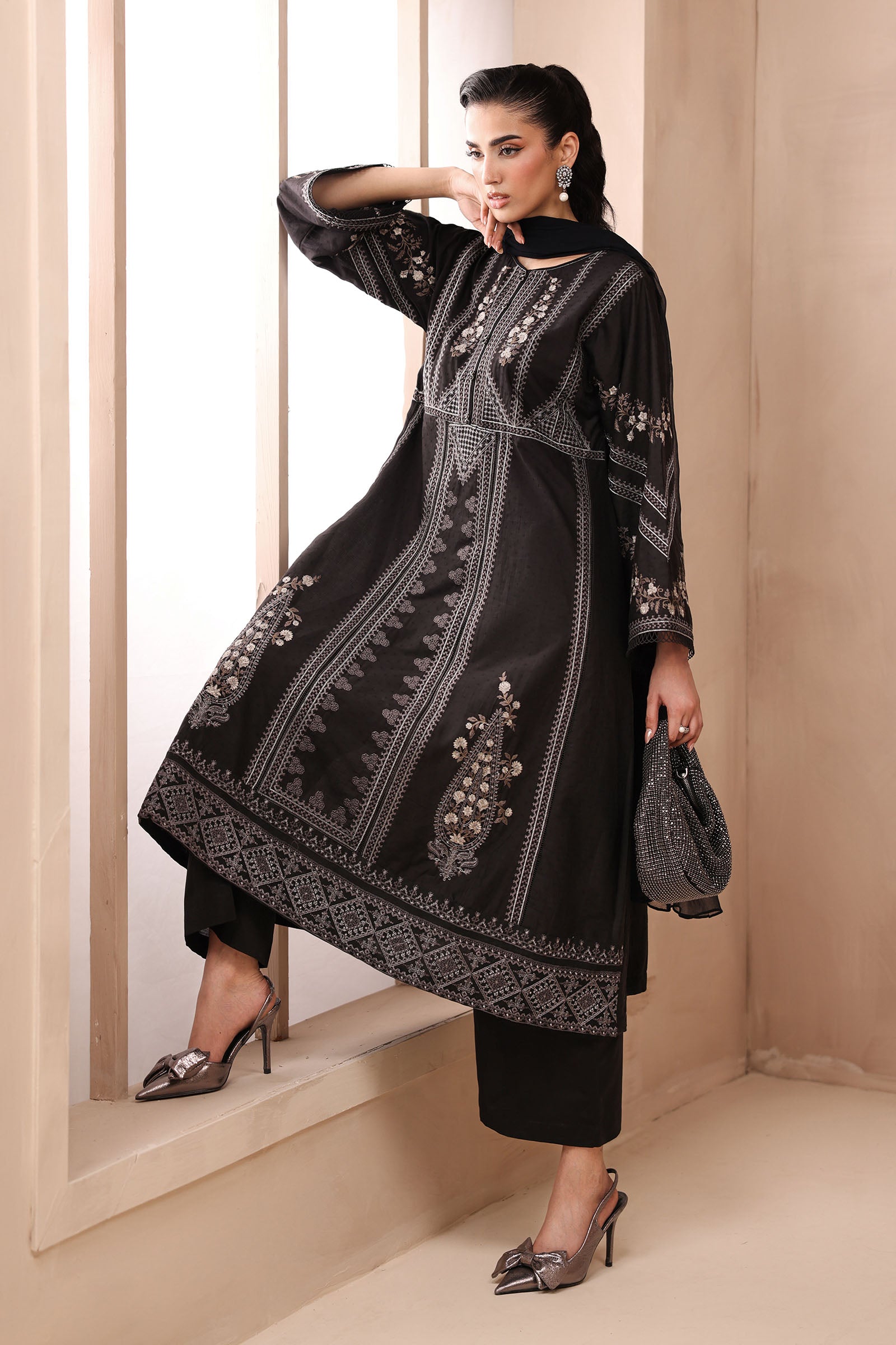 Maria B | Luxury Winter Pret 25 | DW-MN25-10-Black - House Of Hania