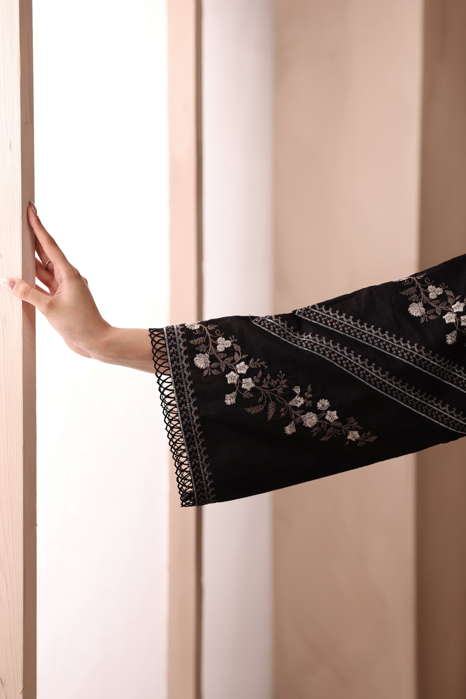 Maria B | Luxury Winter Pret 25 | DW-MN25-10-Black - House Of Hania