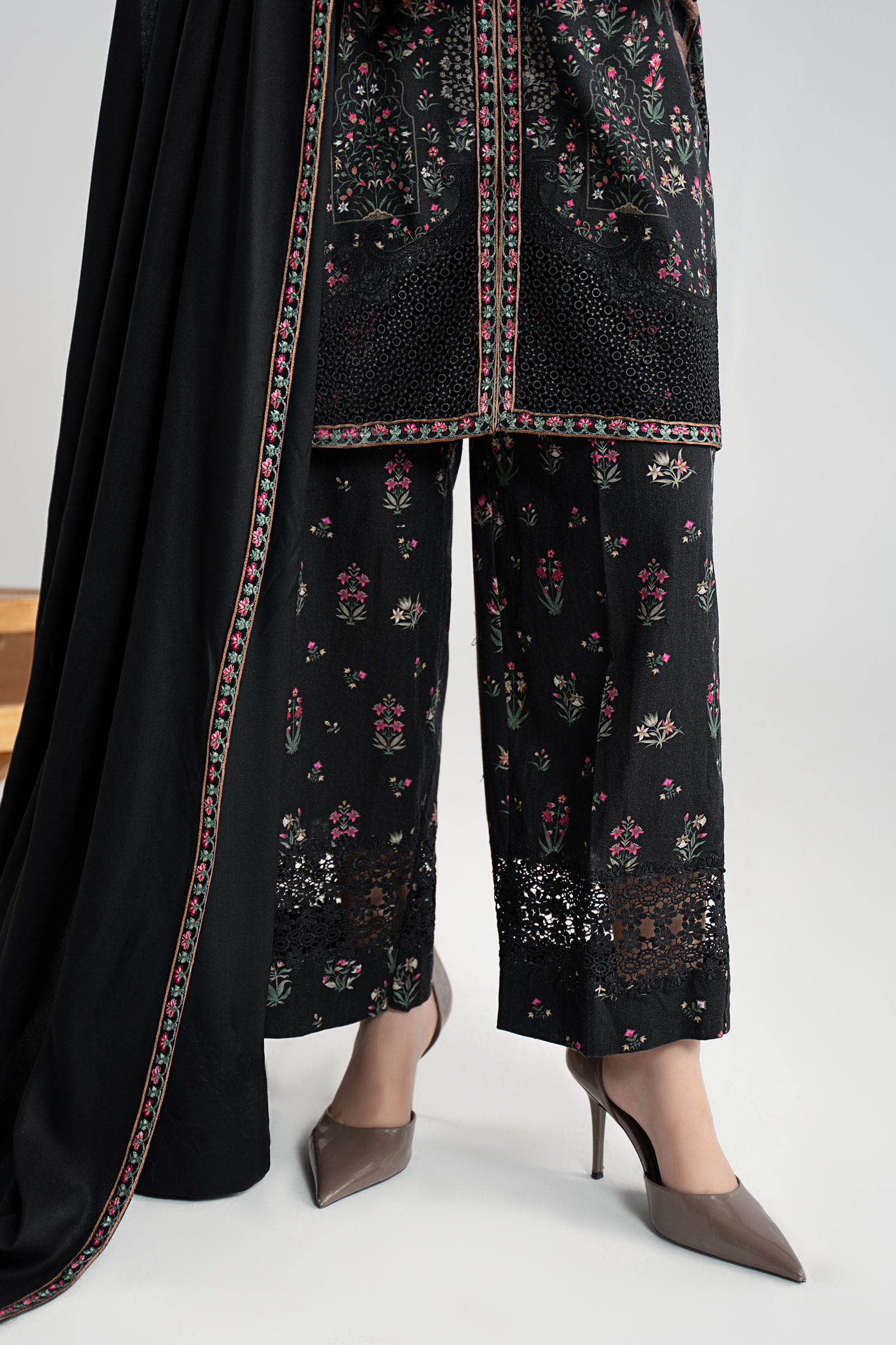 Maria B | Luxury Winter Pret 25 | DW-W25-35-Black - House Of Hania