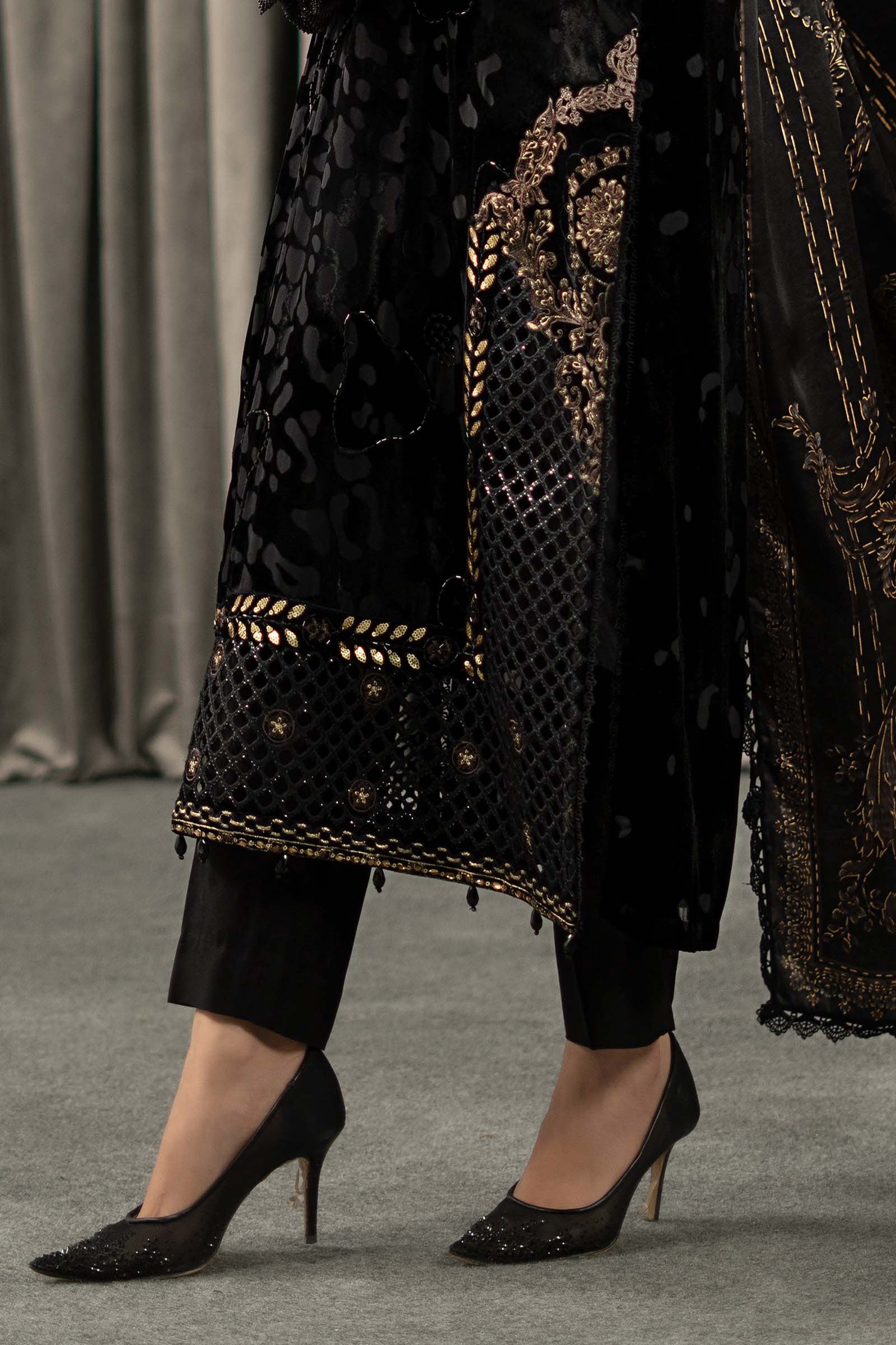Maria B | Winter Luxe Pret 25 | WLS-1301-Black and Gold - House Of Hania