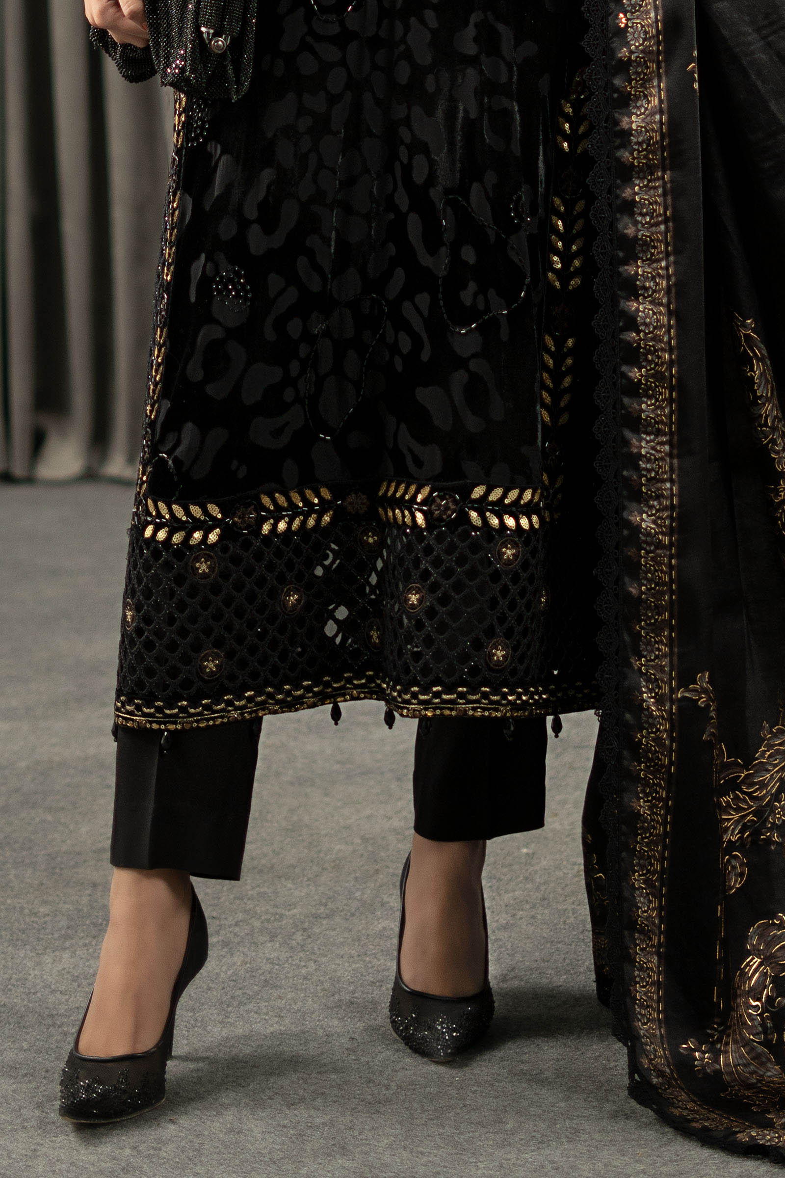 Maria B | Winter Luxe Pret 25 | WLS-1301-Black and Gold - House Of Hania
