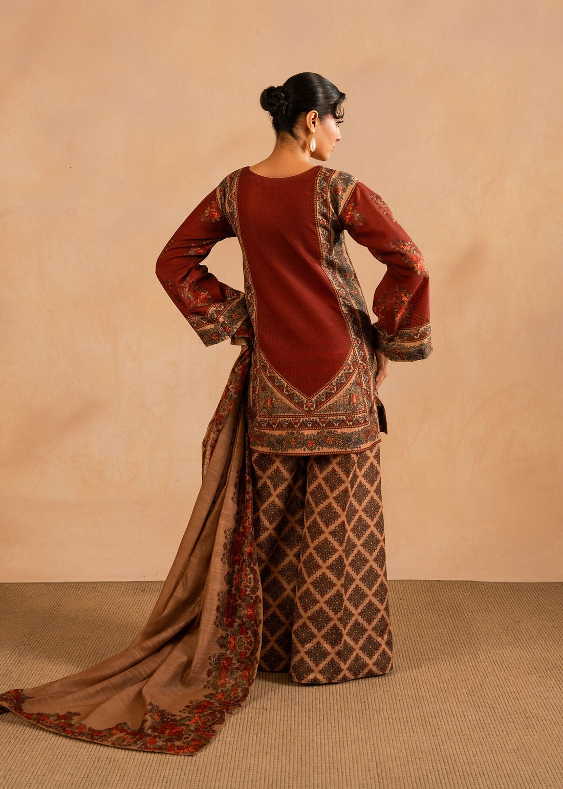 Maria Osama Khan | Retro Lawn 25 | Berra - House Of Hania