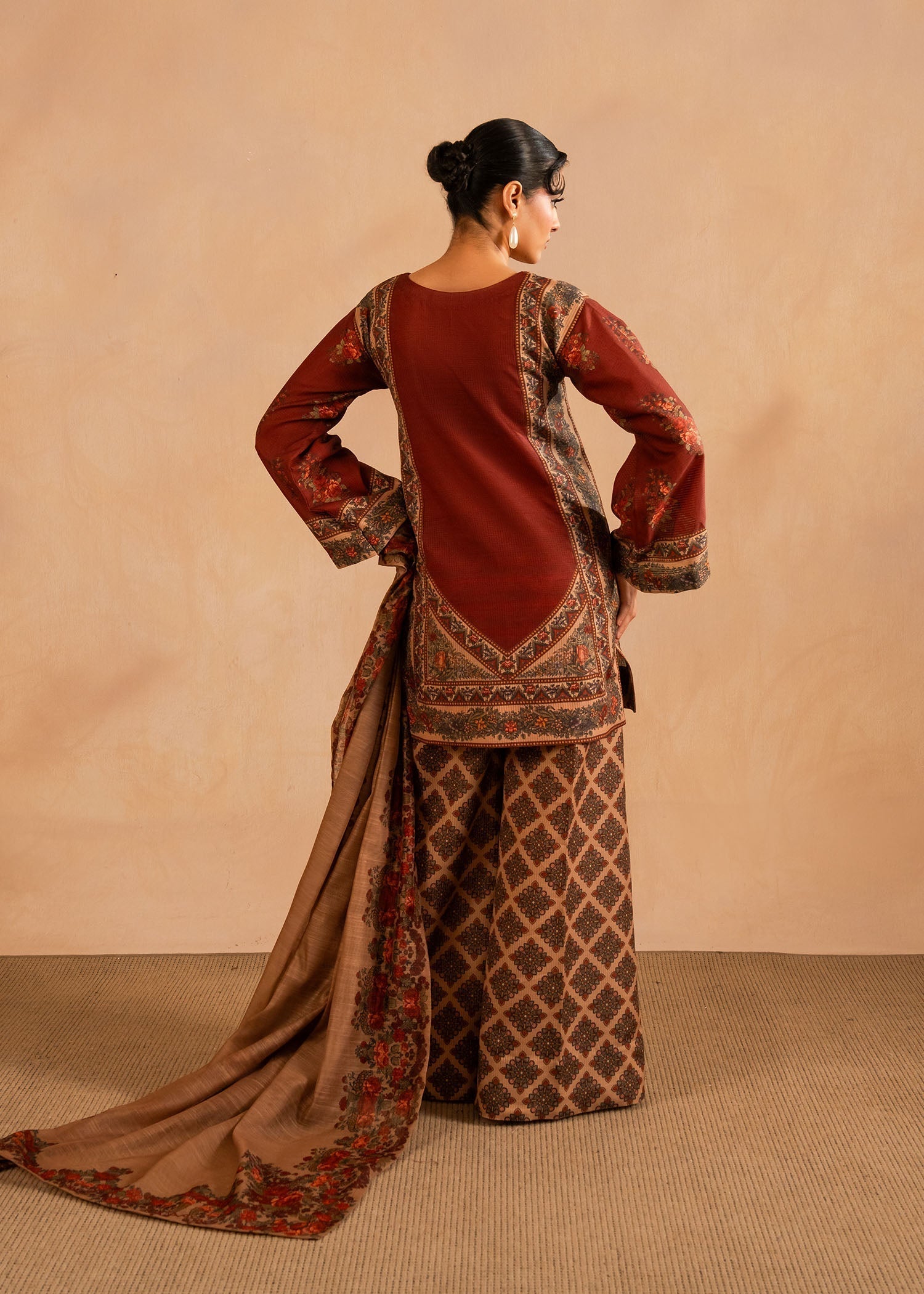 Maria Osama Khan | Retro Lawn 25 | Berra - House Of Hania