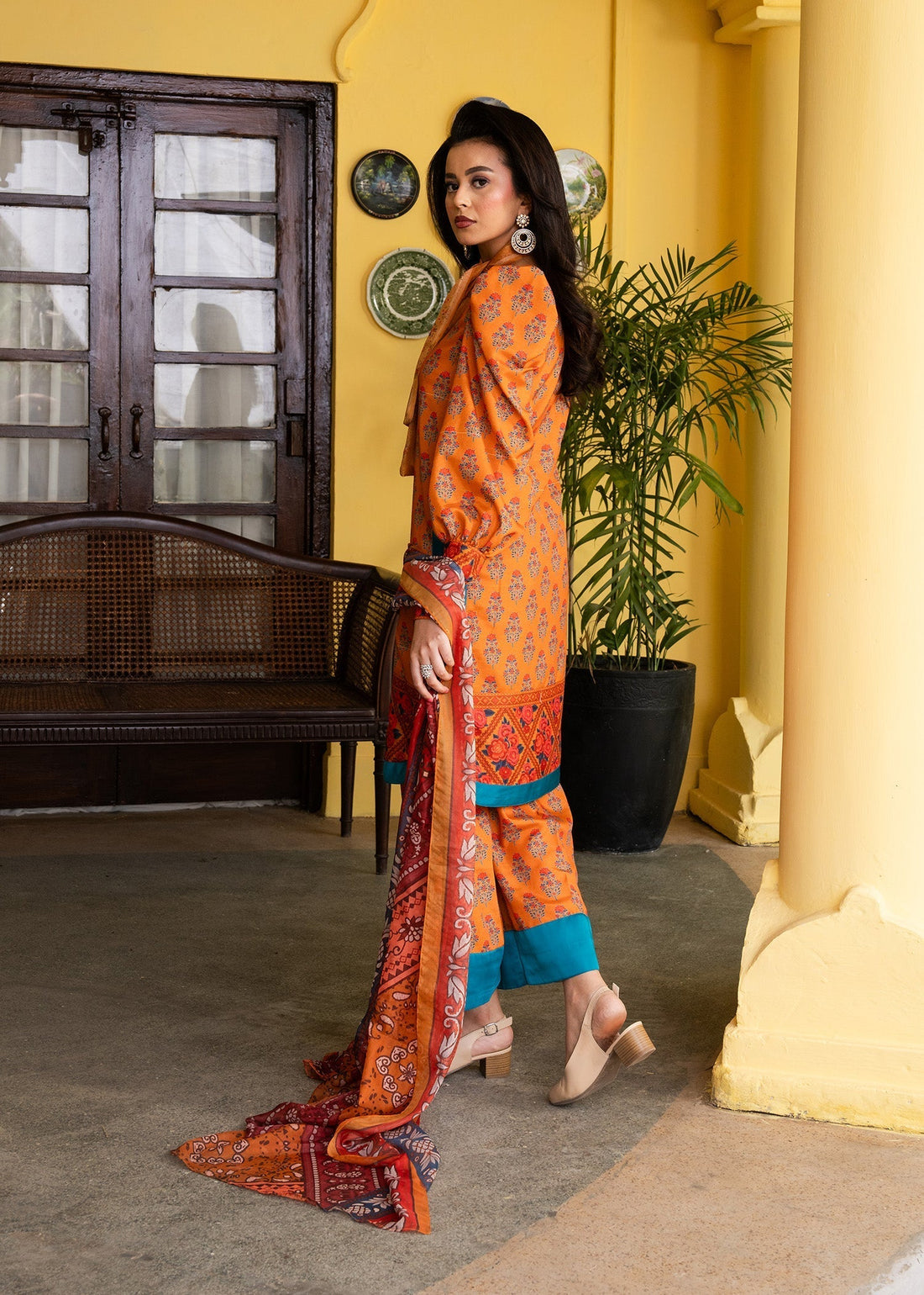 Maria Osama Khan | Retro Lawn 25 | Nehr - House Of Hania