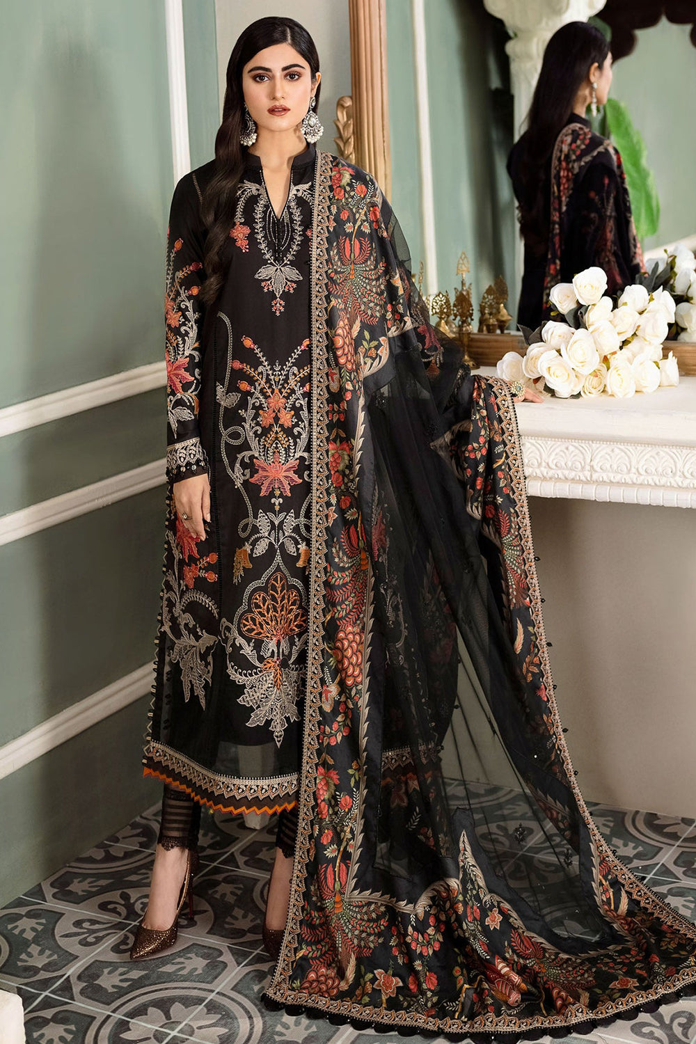 Mariab Luxury Sateen Collection 2022 - Lawn - Black D5 - TC-306 - House Of Hania