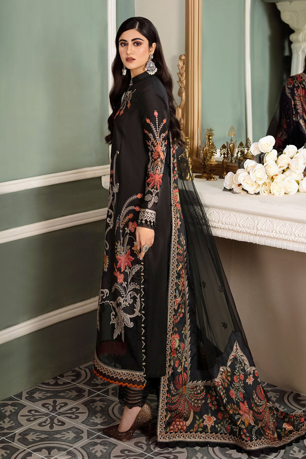 Mariab Luxury Sateen Collection 2022 - Lawn - Black D5 - TC-306 - House Of Hania