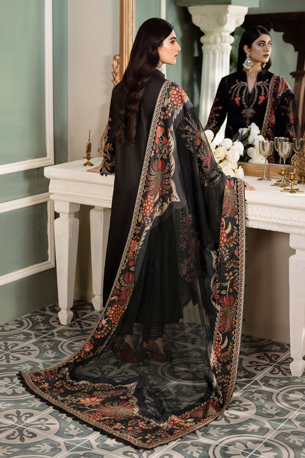 Mariab Luxury Sateen Collection 2022 - Lawn - Black D5 - TC-306 - House Of Hania