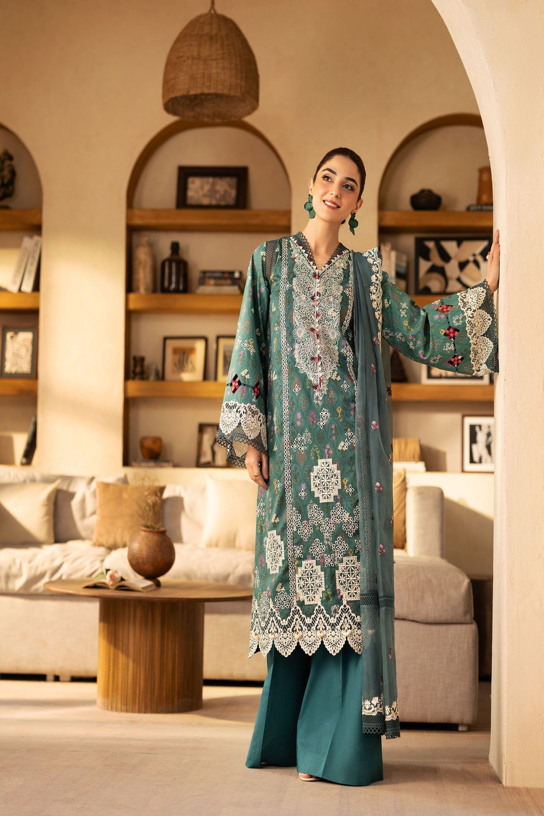 Maryam Hussain | Luxury Lawn 25 | Seashell - House Of Hania