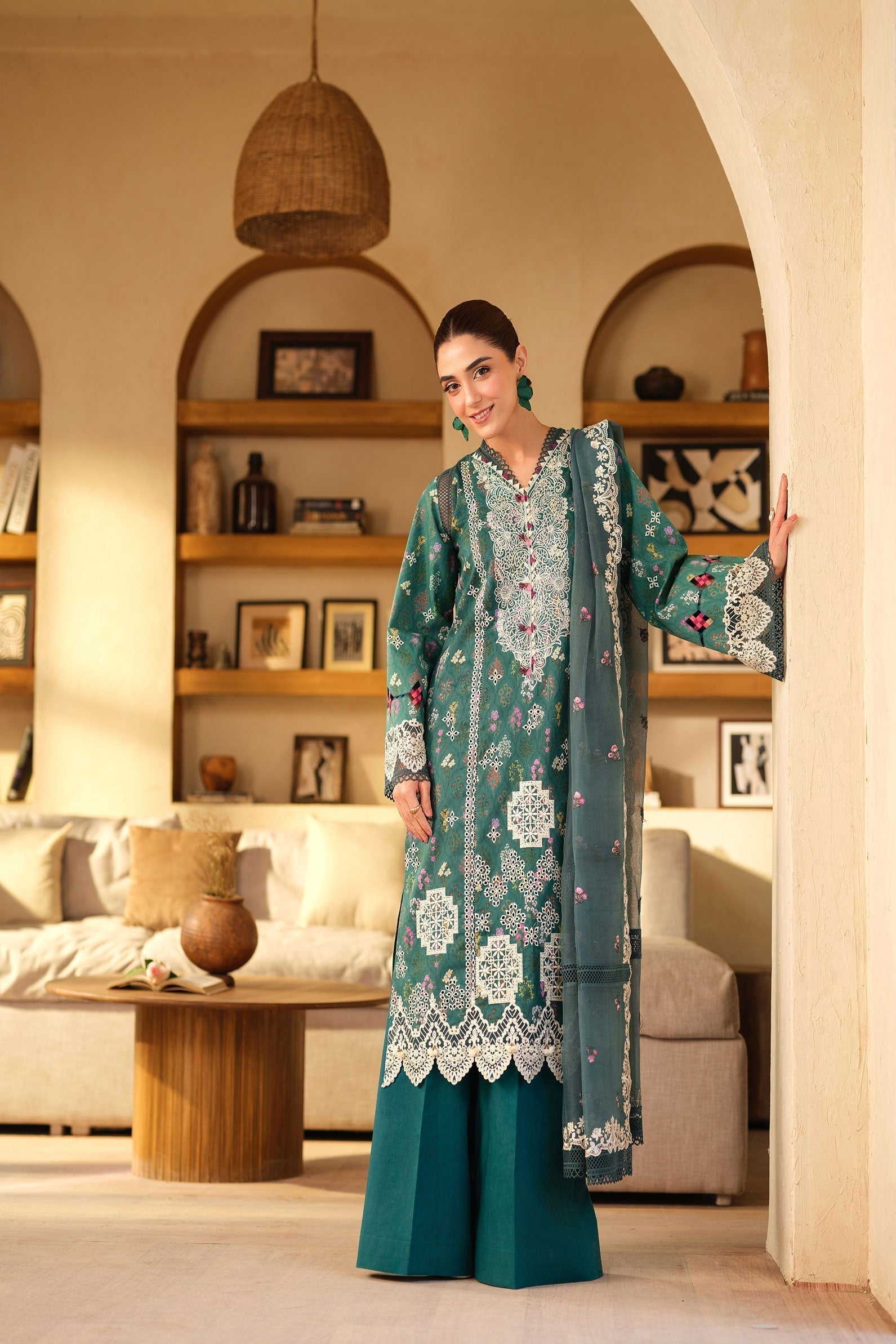 Maryam Hussain | Luxury Lawn 25 | Seashell - House Of Hania