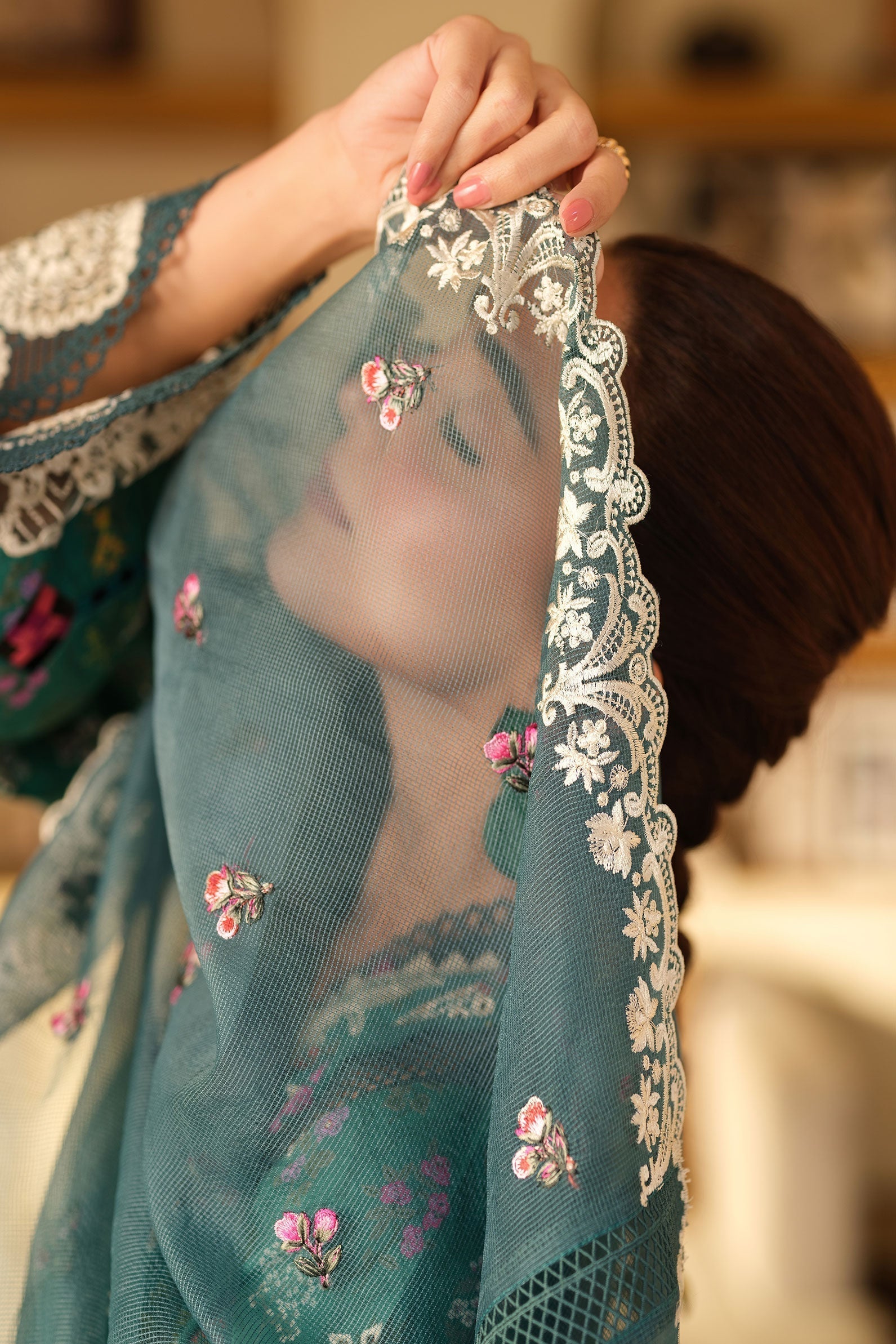 Maryam Hussain | Luxury Lawn 25 | Seashell - House Of Hania