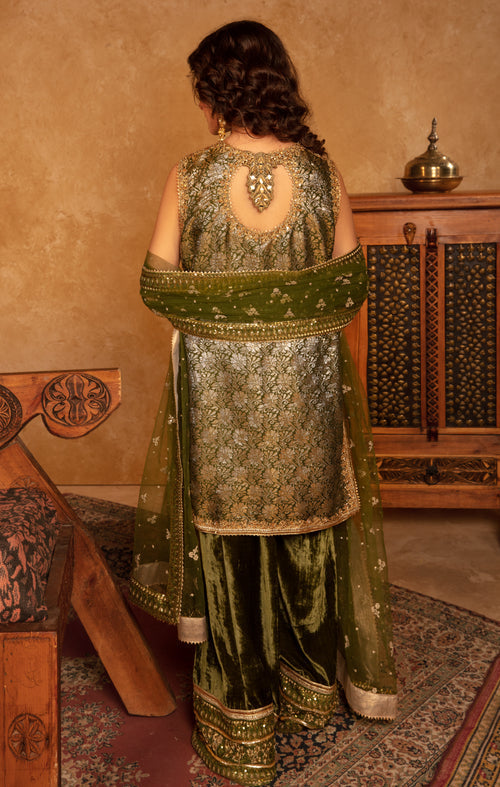 Maya | Raazi Velvet 24 | GULZAR - House Of Hania
