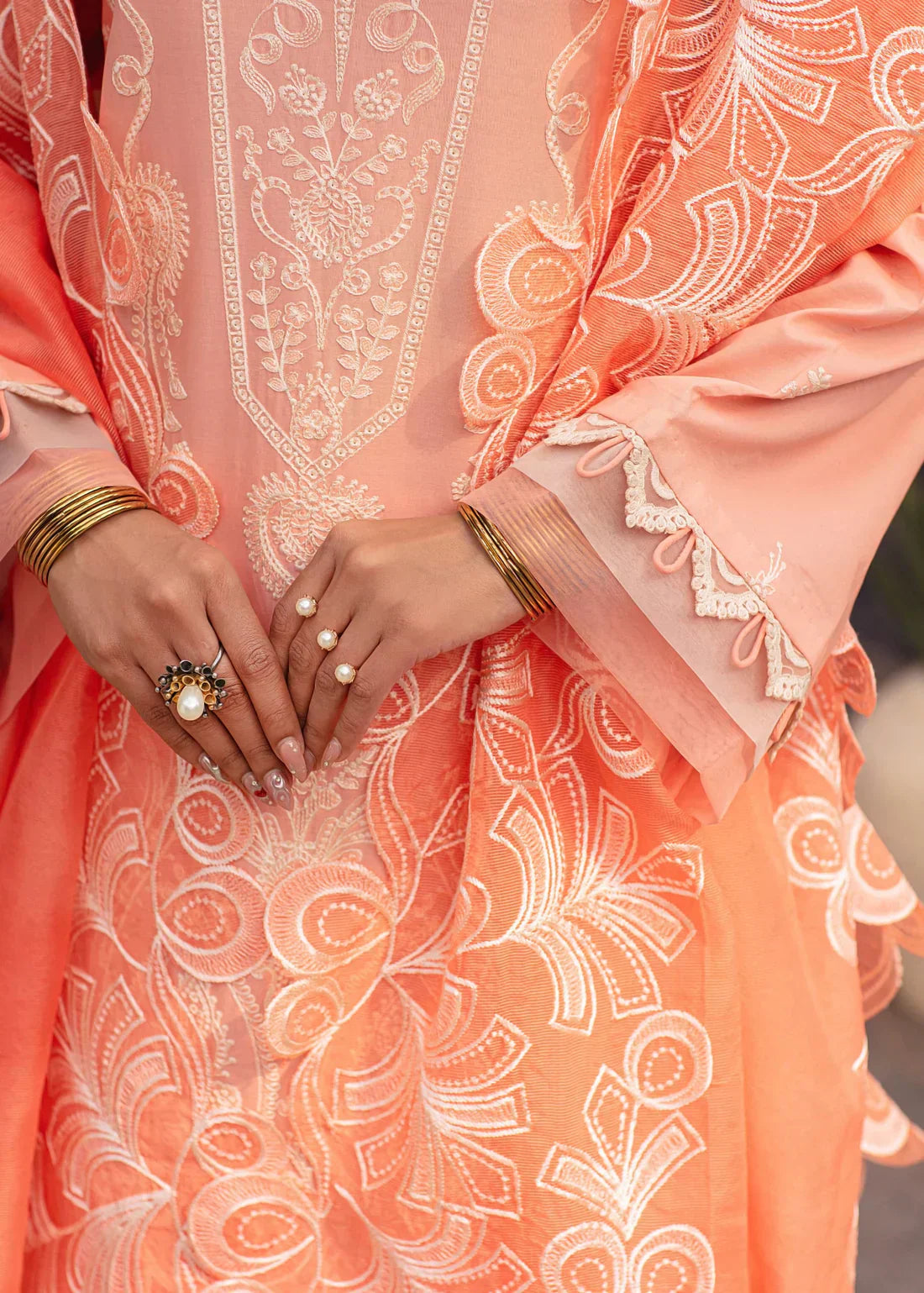 Mohagni | Muntazir Luxury Lawn 24 | CM-01 - House Of Hania