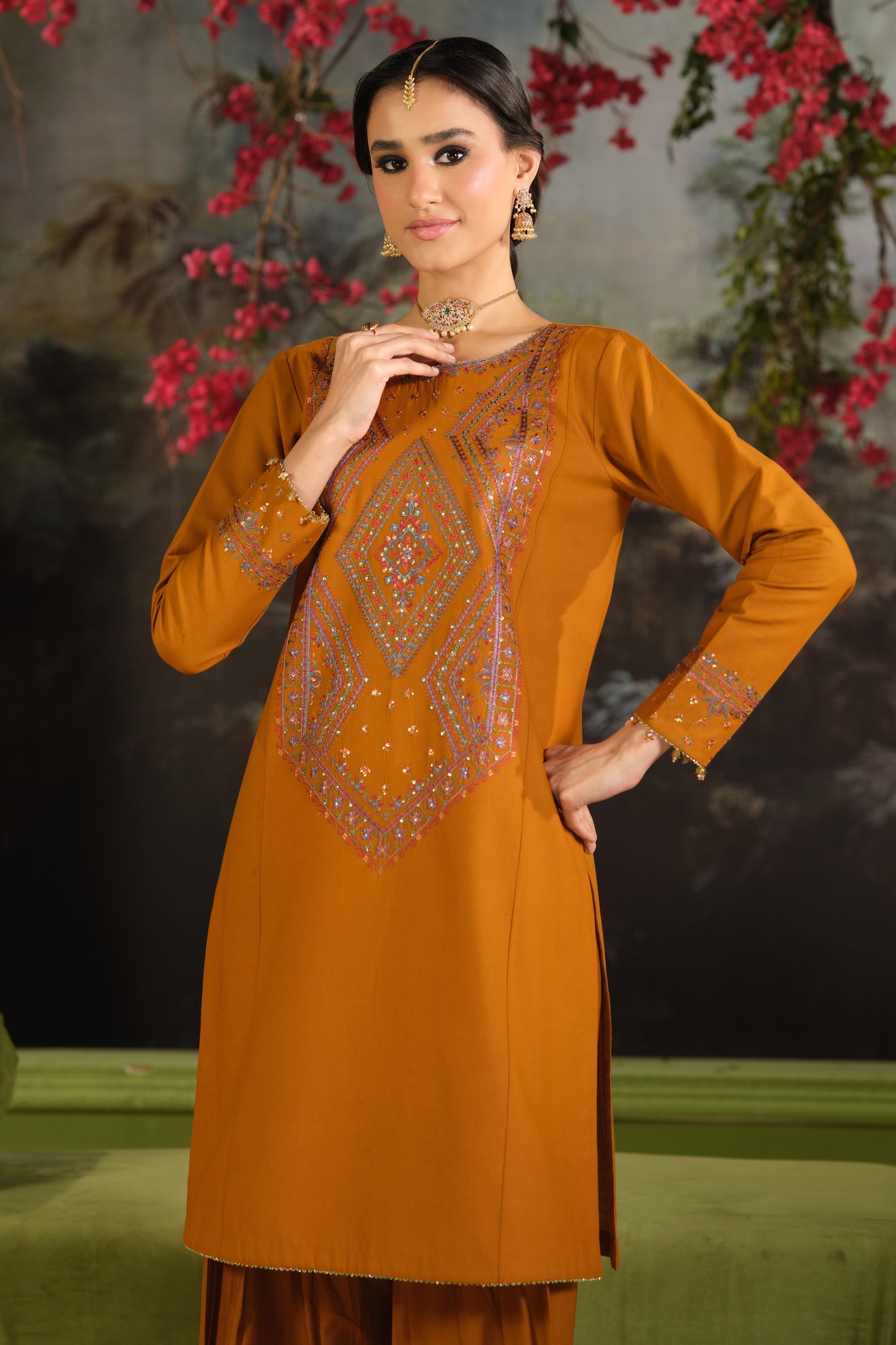 Naqshi | Phool Kari | Ordhni - House Of Hania