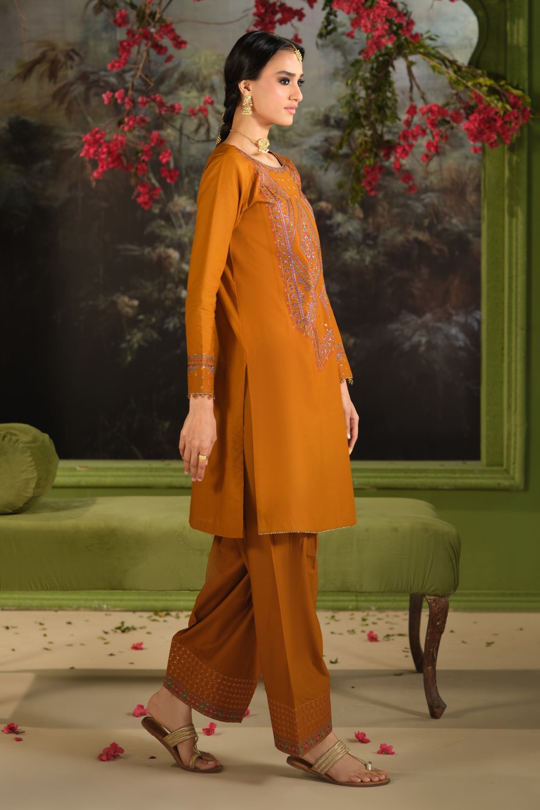 Naqshi | Phool Kari | Ordhni - House Of Hania