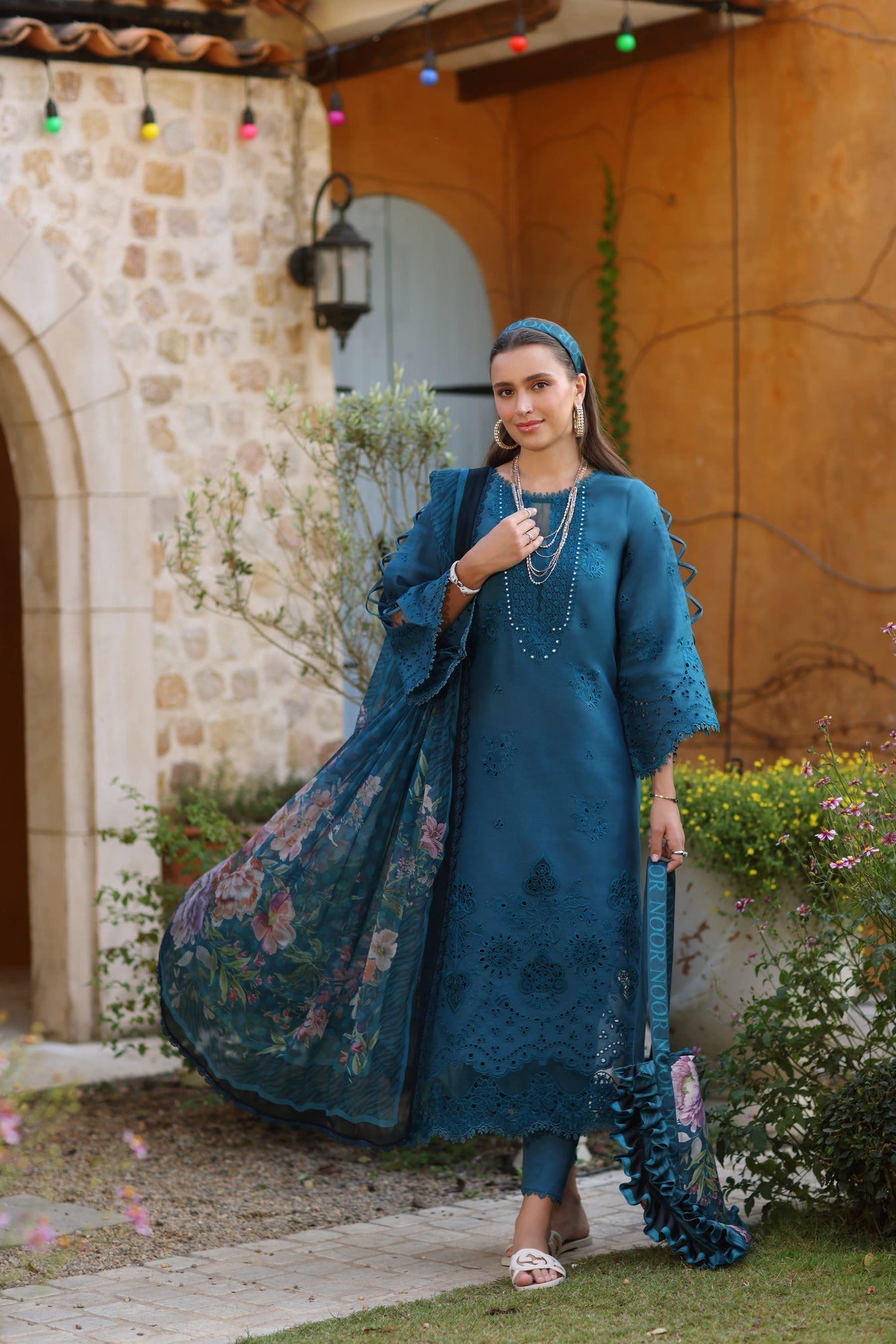 Noor by Saadia Asad | Luxe Chikankari 25 | D8-B - House Of Hania